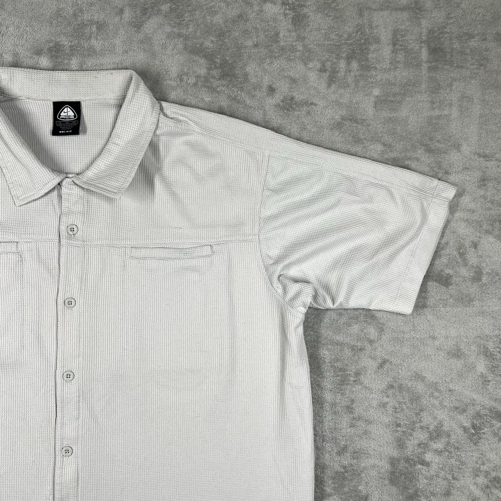 Nike ACG VINTAGE Nike ACG Button-Up Shirt Mens XL Light Gray Short Sleeve Hike Textured Plaid Size US XL / EU 56 / 4 - 7 Thumbnail