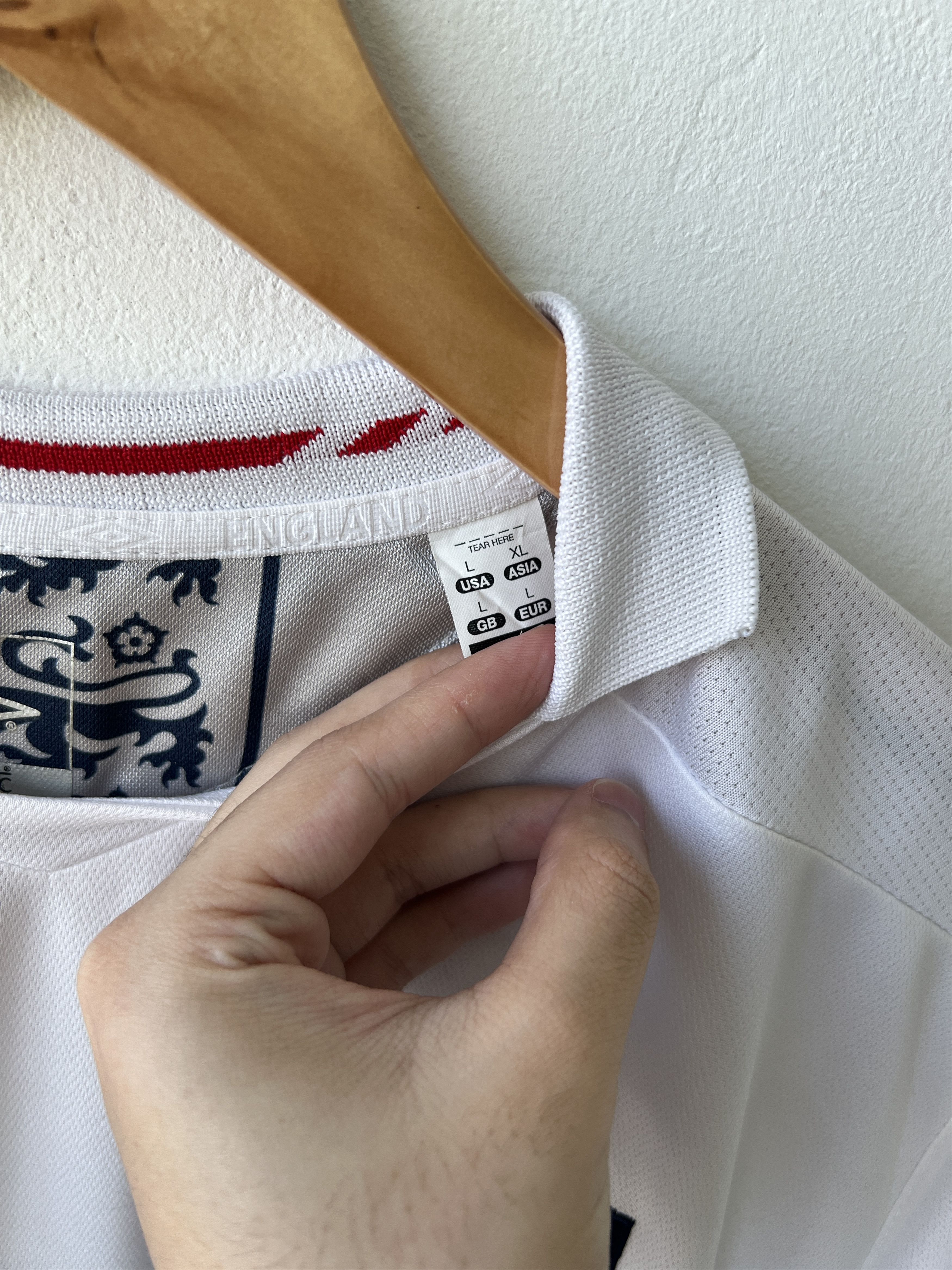 Umbro (L) England 2005-07 Home Kit Beckham #7 (NEW) Size US L / EU 52-54 / 3 - 3 Thumbnail