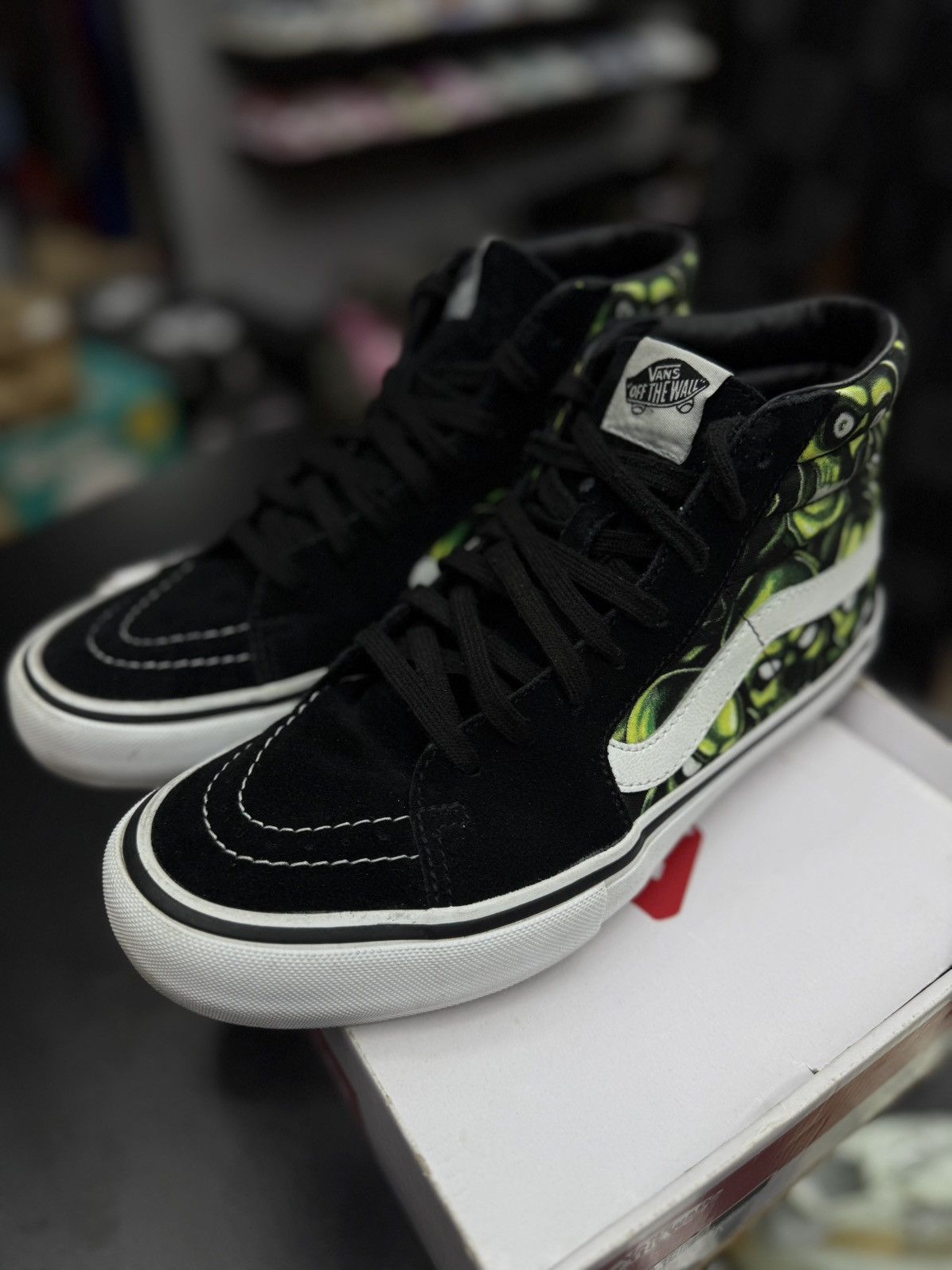 Supreme Supreme 2018 Vans Glow In Dark Green Size 9 RARE Size US 9 / EU 42 - 13 Thumbnail