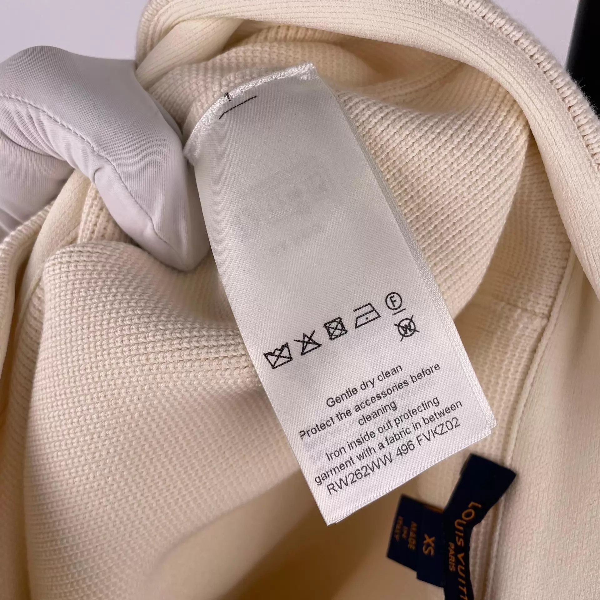 Louis Vuitton LV Voyager Short Skirt Ivory Metal Button Size 25" / US 0 / IT 36 - 9 Thumbnail