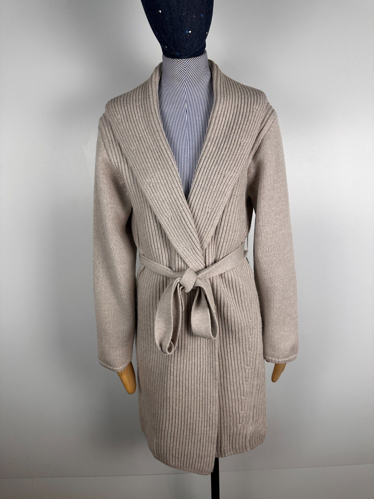 Max Mara Max Mara Wool Cardigan Knited Long Beige Size M Size M / US 6-8 / IT 42-44 - 1 Thumbnail