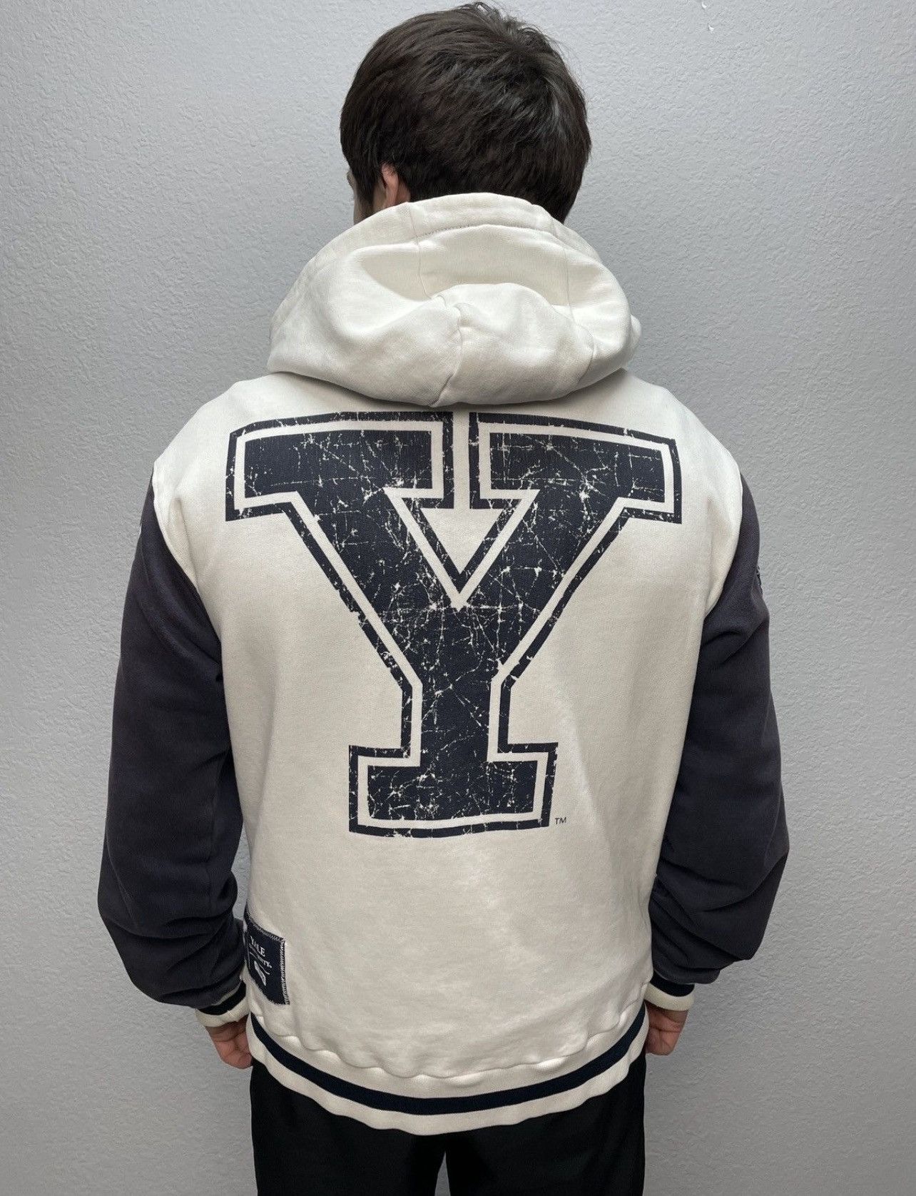 Vintage Vintage 00s Yale University Boxy Fit Big Logo Zip Hoodie Size US M / EU 48-50 / 2 - 1 Thumbnail