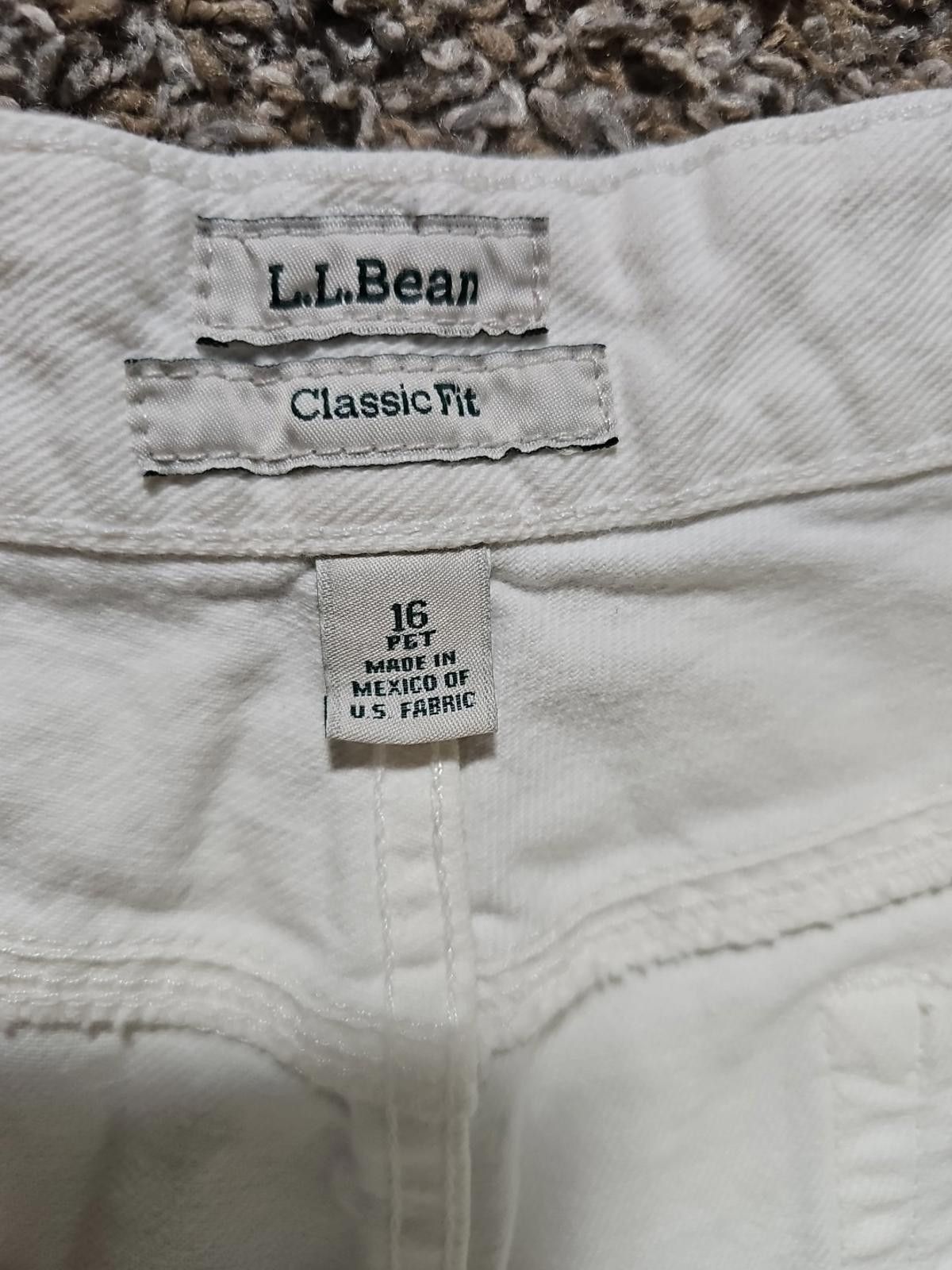 L.L. Bean LL Bean Classic Fit 16 Petite White Jeans Size 38" / US 16 / IT 52 - 3 Thumbnail