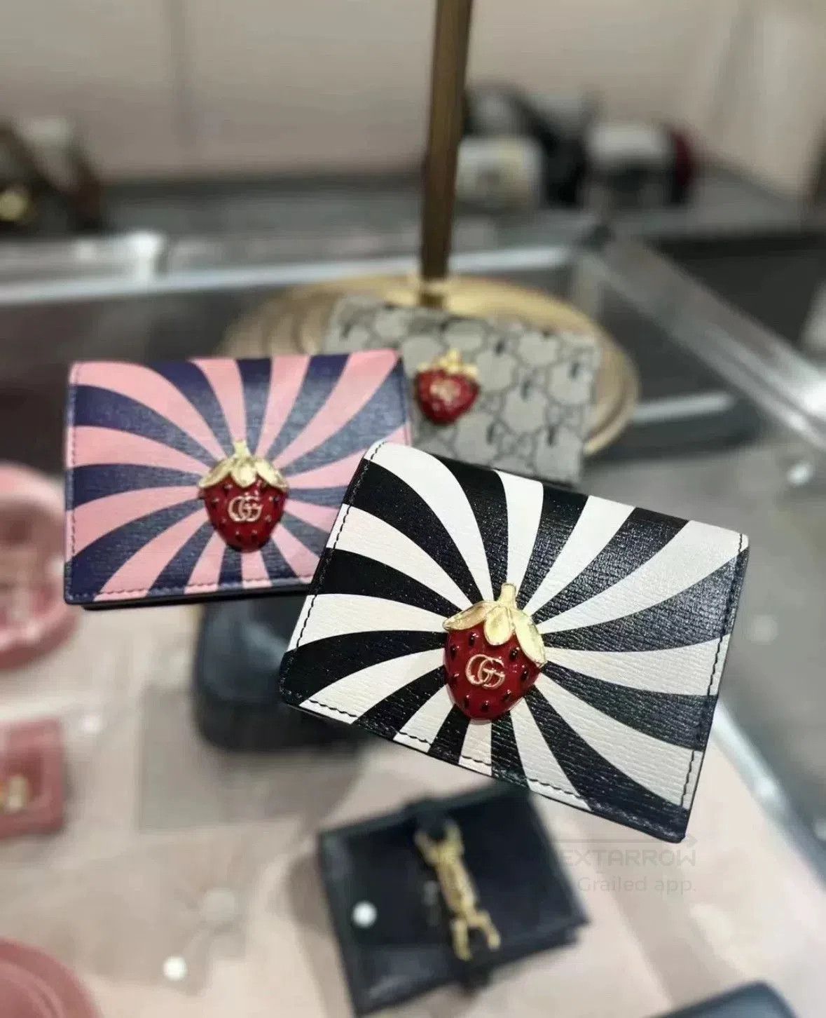 Gucci Gucci Limited Edition Strawberry Card Case. Size ONE SIZE - 9 Thumbnail