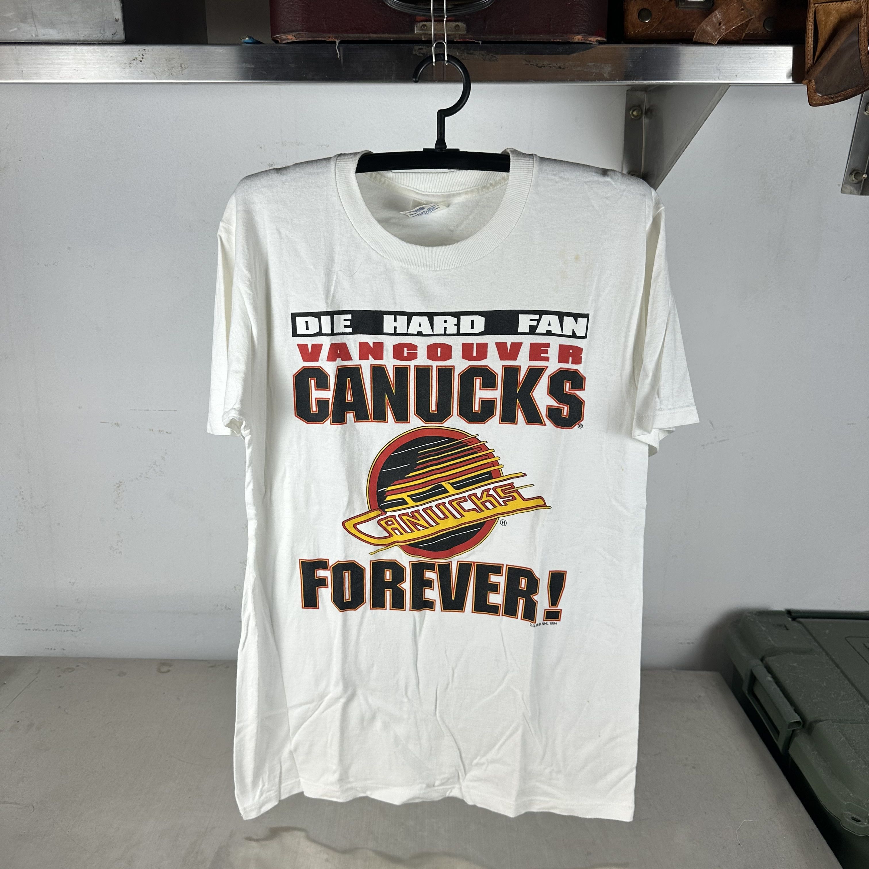 Vintage 1994 Vancouver Canucks NHL Die Hard Fan Forever! T-Shirt Size US M / EU 48-50 / 2 - 1 Thumbnail
