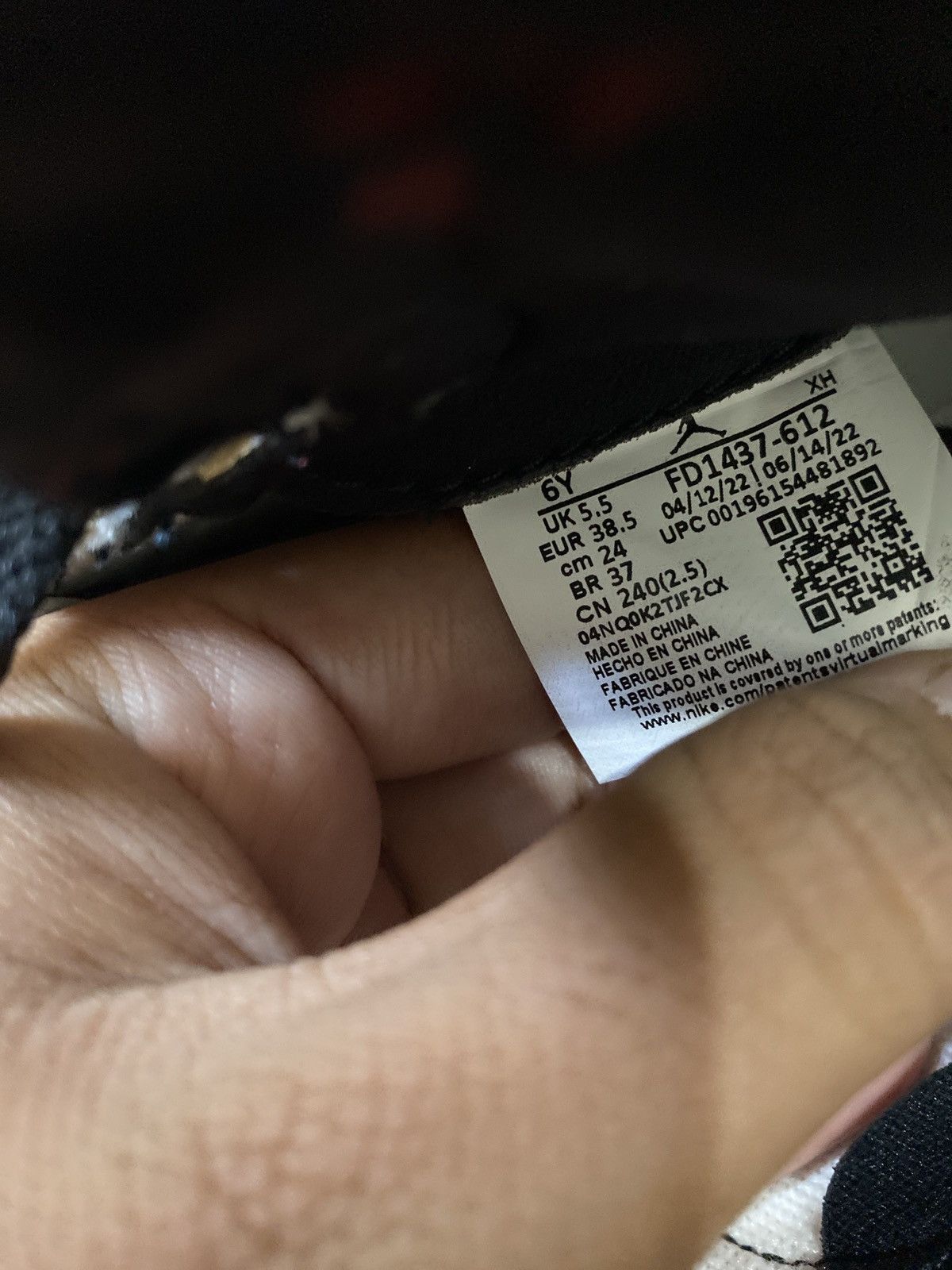 Jordan Brand × Nike Jordan 1 Retro High OG Chicago Lost and Found (GS) Size US 6 / EU 39 - 5 Thumbnail