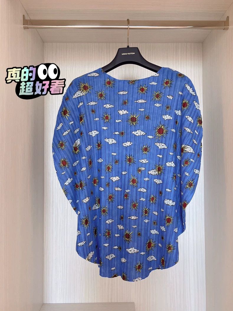 Issey Miyake Issey Miyake size:one size Blue sunflower rib round top Size S / US 4 / IT 40 - 1 Thumbnail