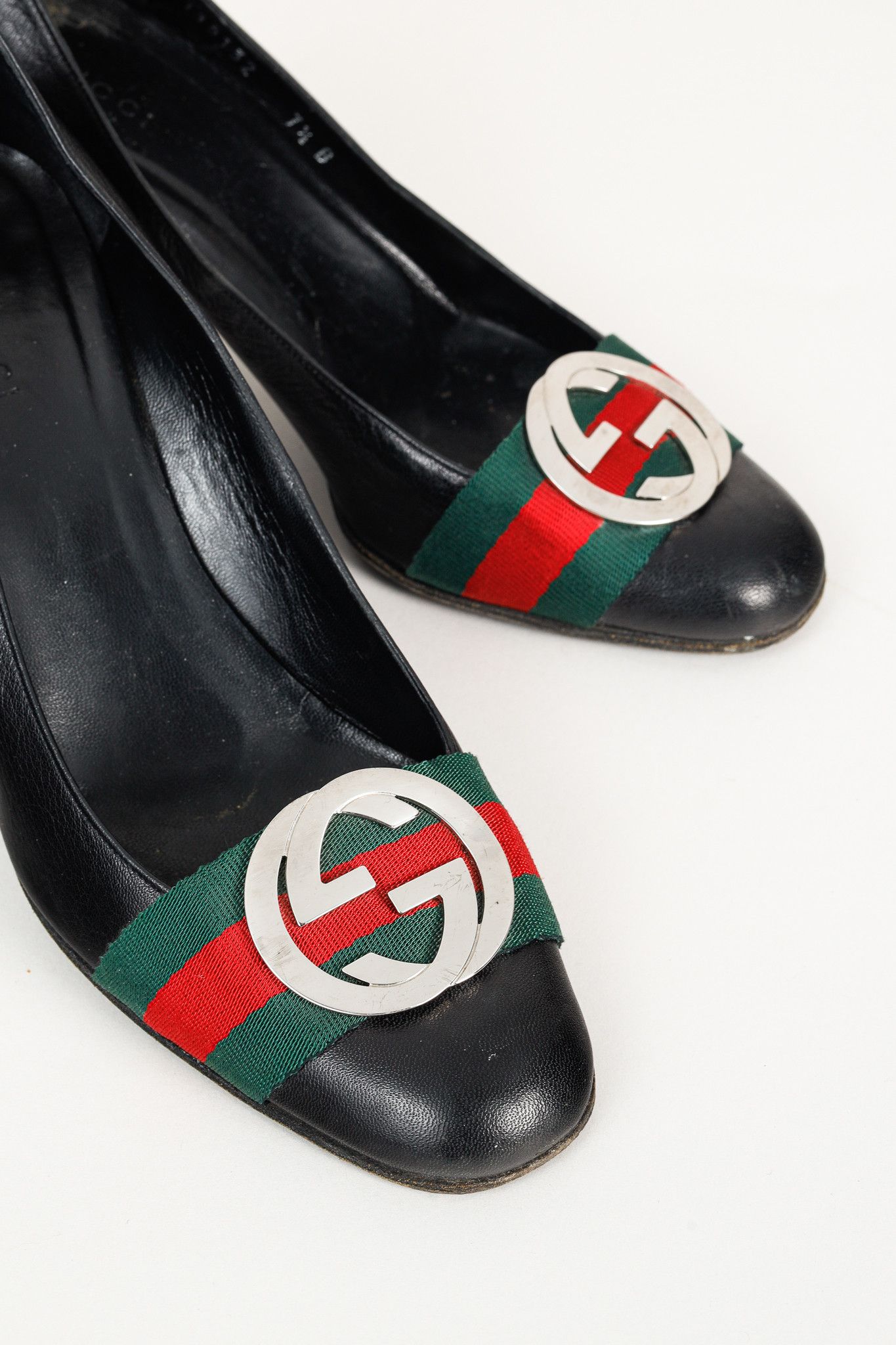 Gucci Black Leather Signature Webbing Logo Round-Toe Pumps