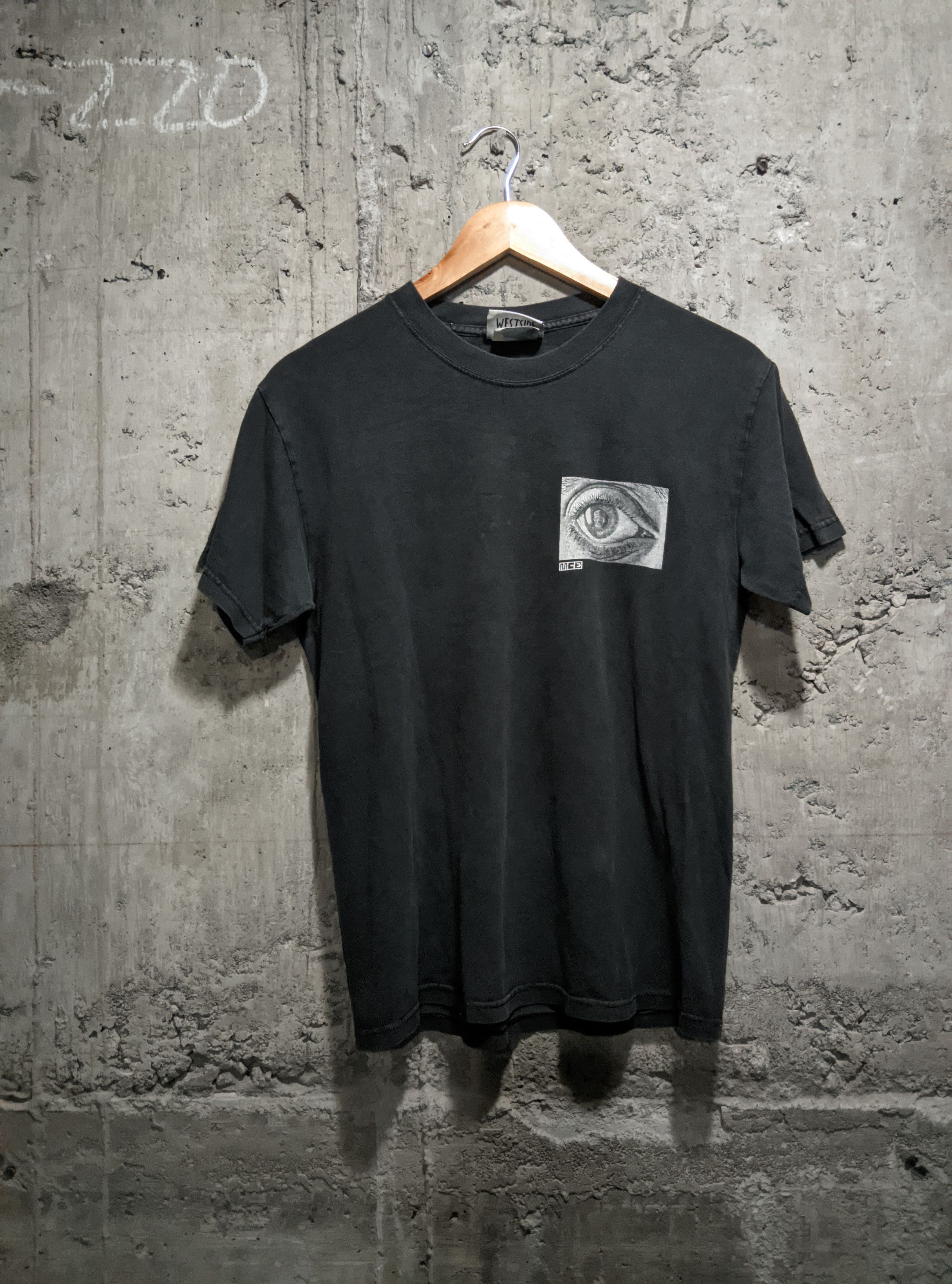 Vintage Vintage 90s mc escher eye art t shirt Size US S / EU 44-46 / 1 - 2 Thumbnail