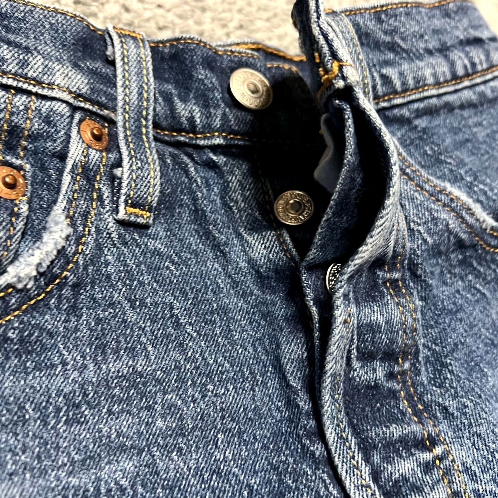 Levi's VINTAGE Levis 501 Jean Shorts Womens 24 Button Fly Jorts Short Jeans Blue Womens 24x2 Cut-Off Stylesight Size 42" / US 20 - 2 Thumbnail