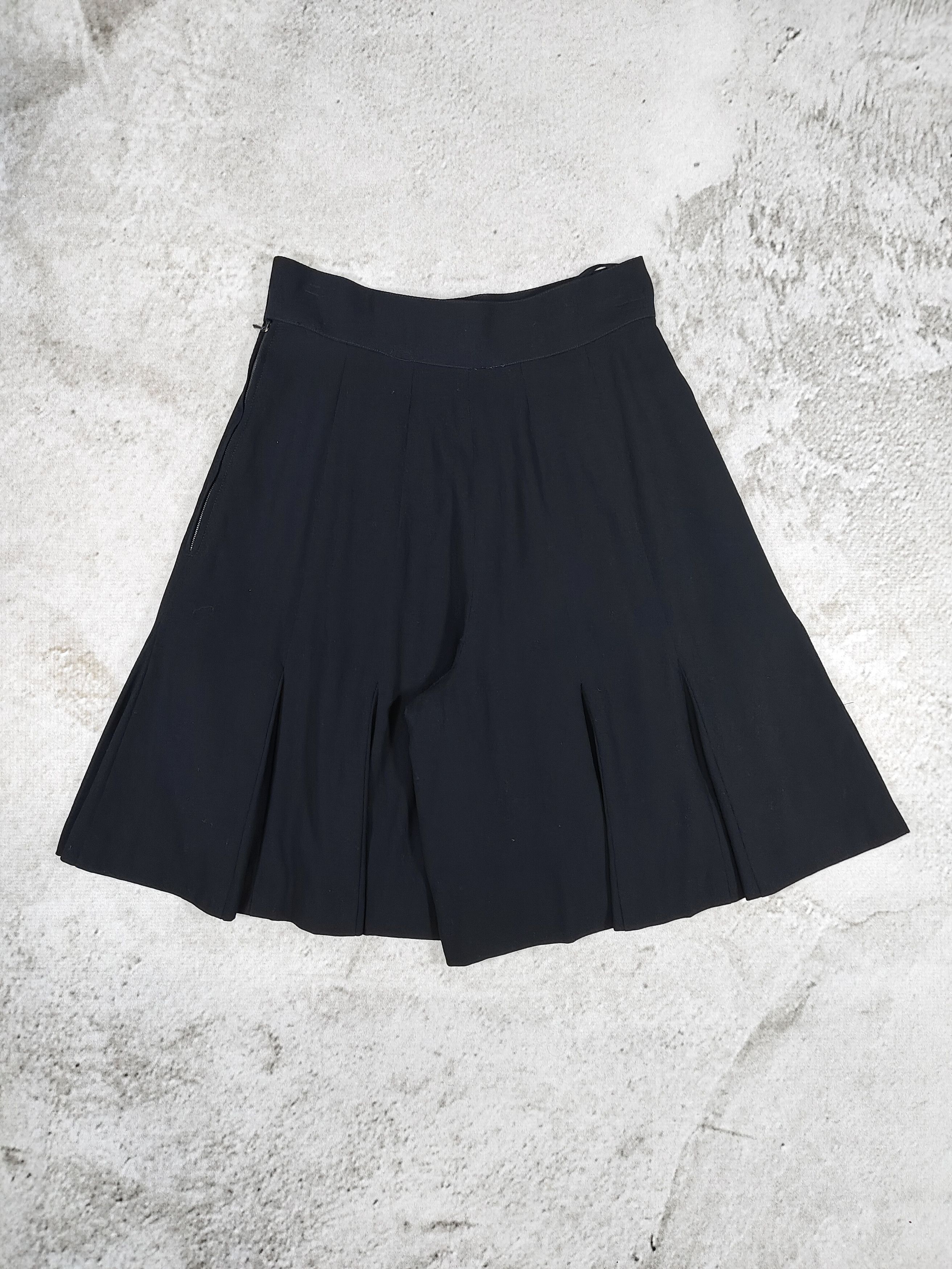 Chanel 90s Chanel Boutique Minimal Wool Pleated Skort Culottes Size 28" / US 6 / IT 42 - 5 Thumbnail