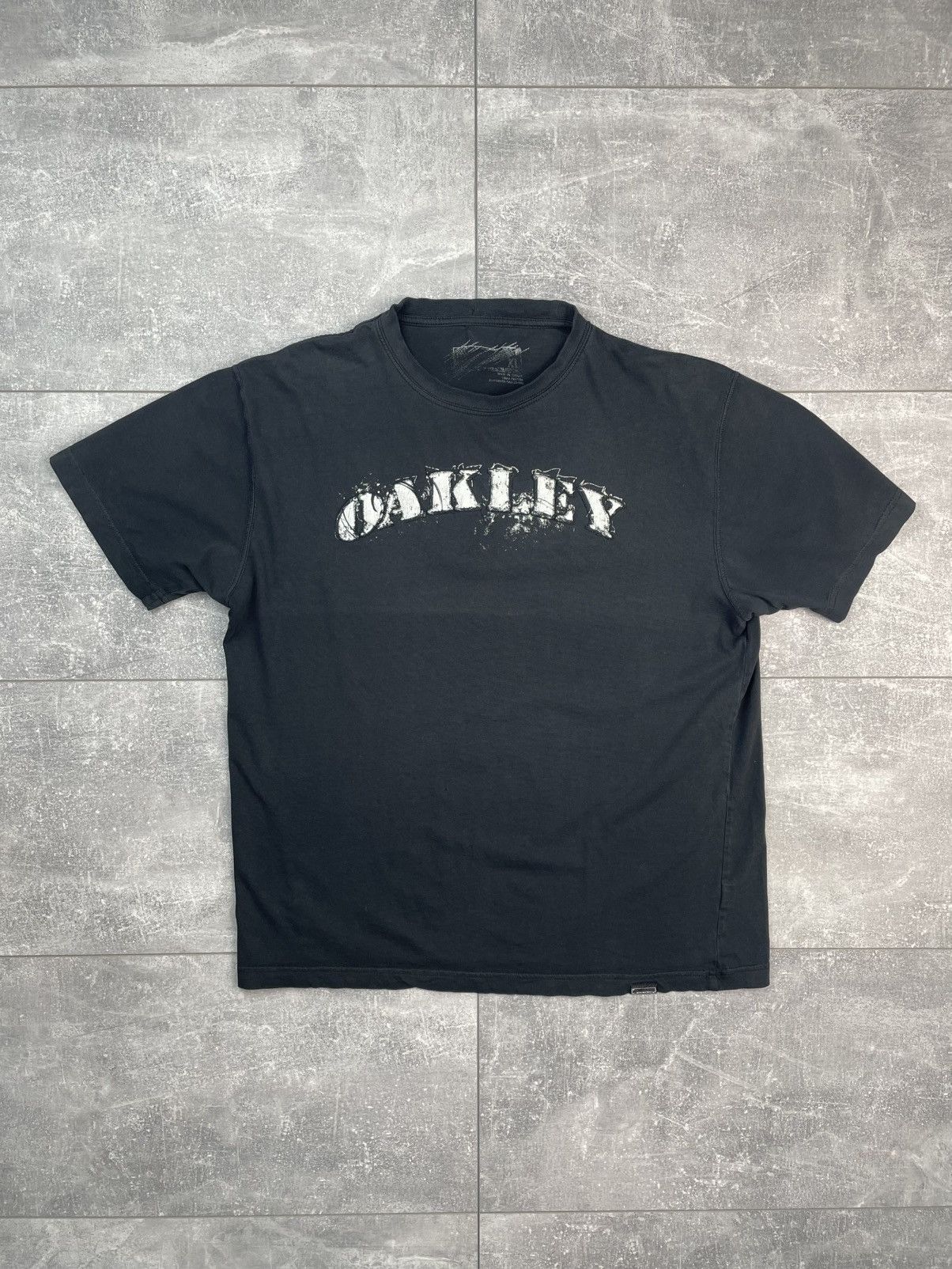 Oakley × Vintage Oakley Vintage Big Logo T-shirt Size US XL / EU 56 / 4 - 1 Thumbnail