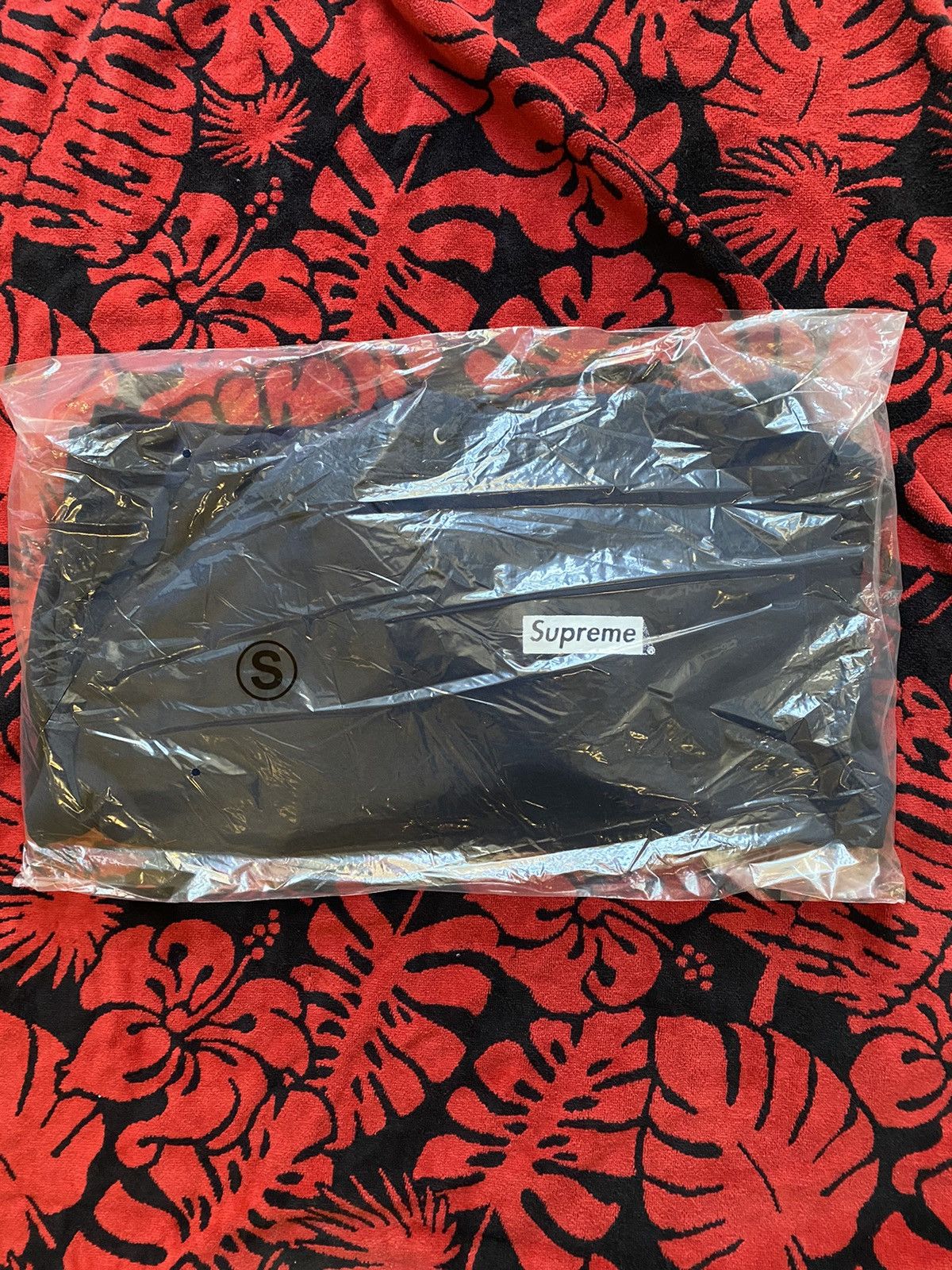 Supreme Supreme Catwoman Hooded Sweatshirt Small Size US S / EU 44-46 / 1 - 4 Thumbnail