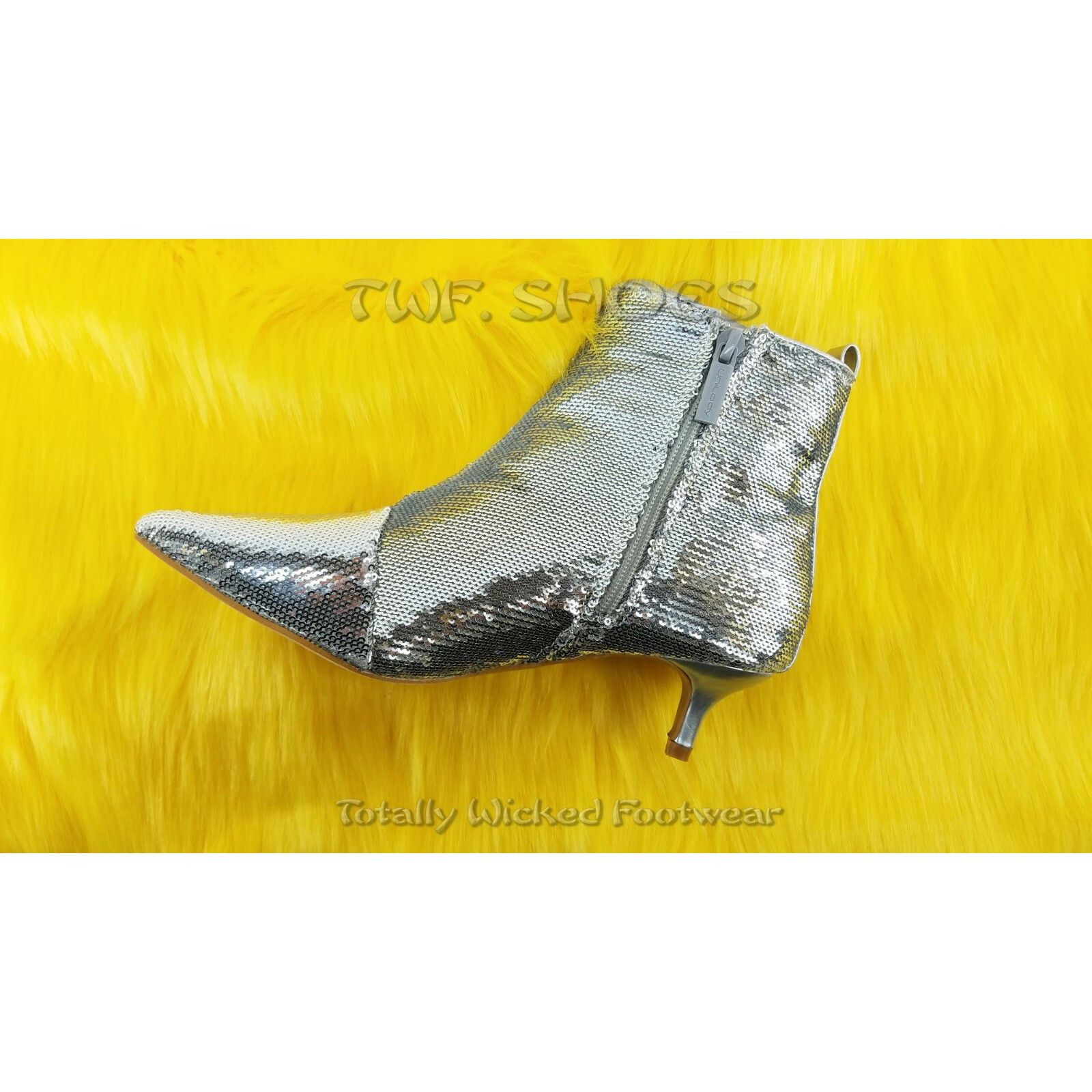 Other Harmoni Silver Sequin Pointy Toe 1.5" Kitten Heel Ankle Boot Size US 8 / IT 38 - 9 Thumbnail