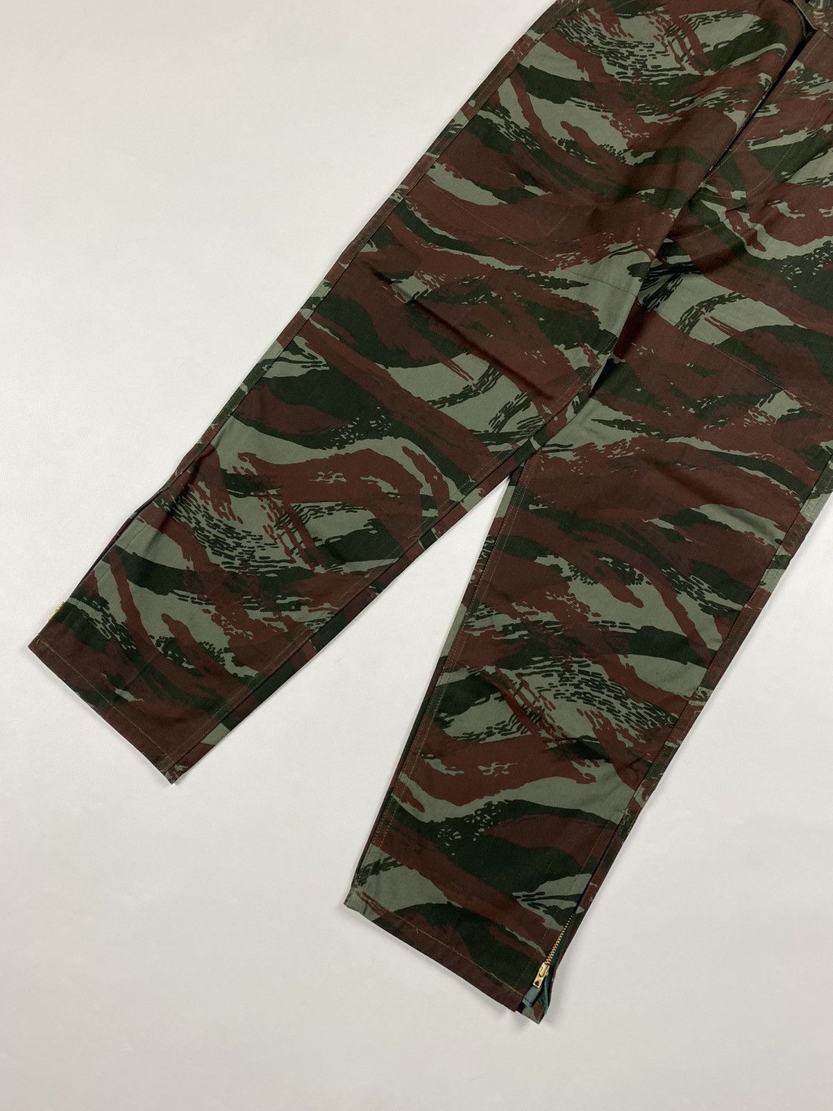 Vintage Vintage men’s Ailee Zipper Camo Hunting Pants Trousers Size US 31 - 5 Thumbnail