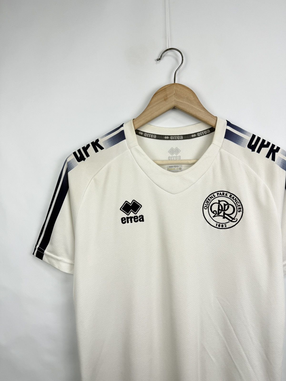 Errea 🏴󠁧󠁢󠁥󠁮󠁧󠁿 Errea Queens Park Rangers QPR Soccer Jersey Rare T-Shirt Size US M / EU 48-50 / 2 - 3 Thumbnail