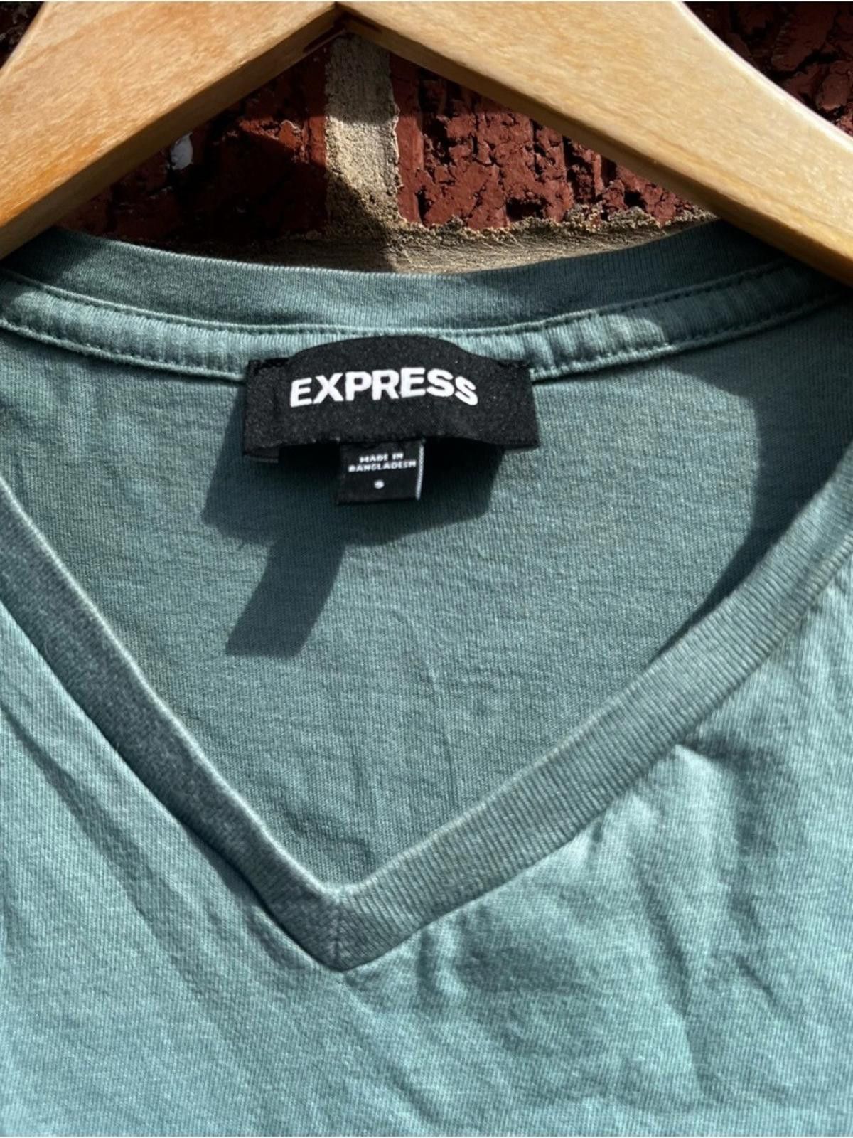 Express Express Dusty Green V Neck Short Sleeve Shirt Size US S / EU 44-46 / 1 - 4 Thumbnail