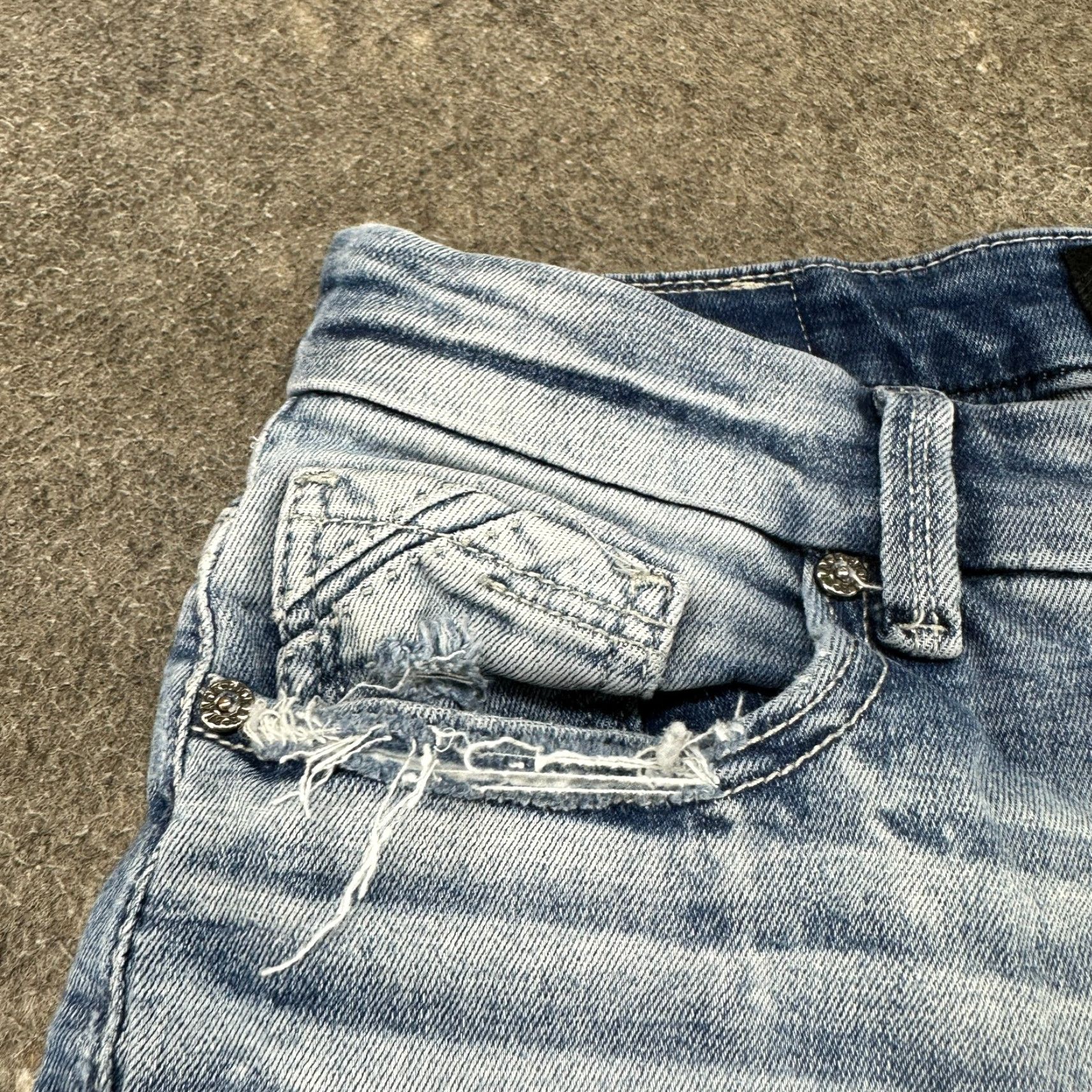Buckle Black Buckle Black Jeans Womens 26 Skinny Distressed Blue Denim 5-Pocket Zip Inseam 28 High Rise Slim Stretch Regular Size 26" / US 2 / IT 38 - 4 Thumbnail