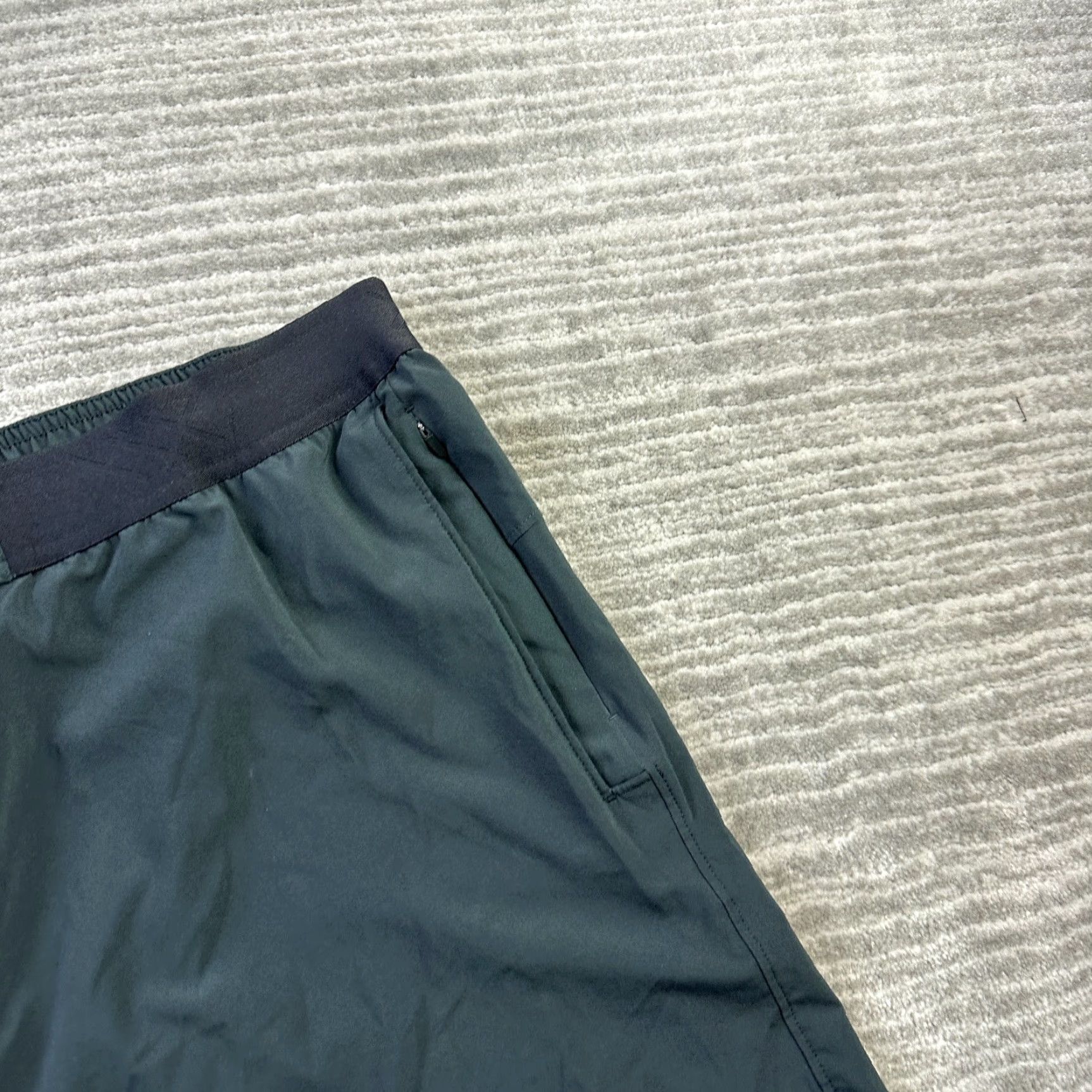 Rhone Rhone Shorts Mens 2XL Black Base Training Gym 6" Drawstring Pockets Lightweight Size US 39 - 3 Thumbnail