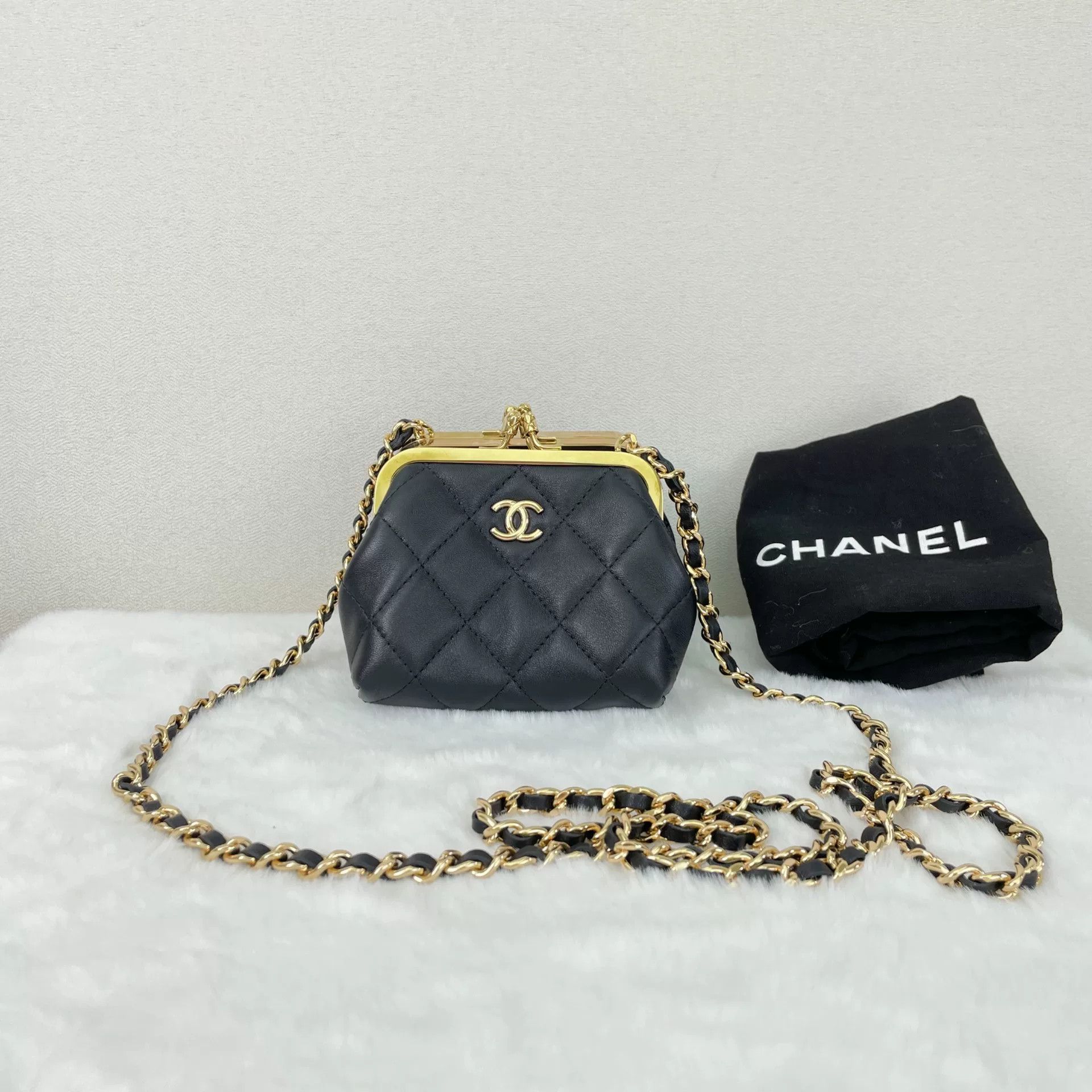 Chanel Pre-loved Bag Very good condition Size ONE SIZE - 1 Thumbnail