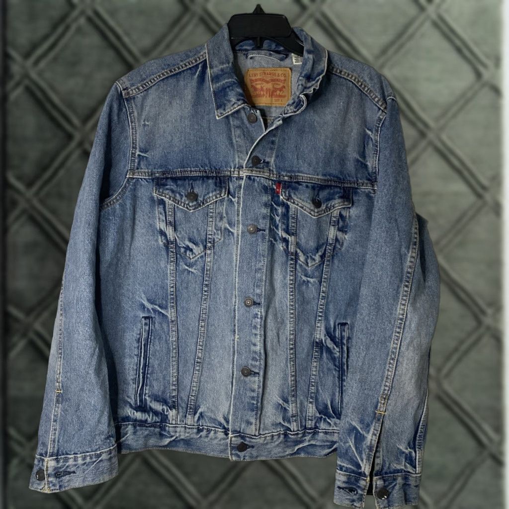 VINTAGE Levi's Denim Jacket Mens L Trucker Bomber Style 90s Grunge Blue Button Pocket USA 2K Y2K Regular Fit