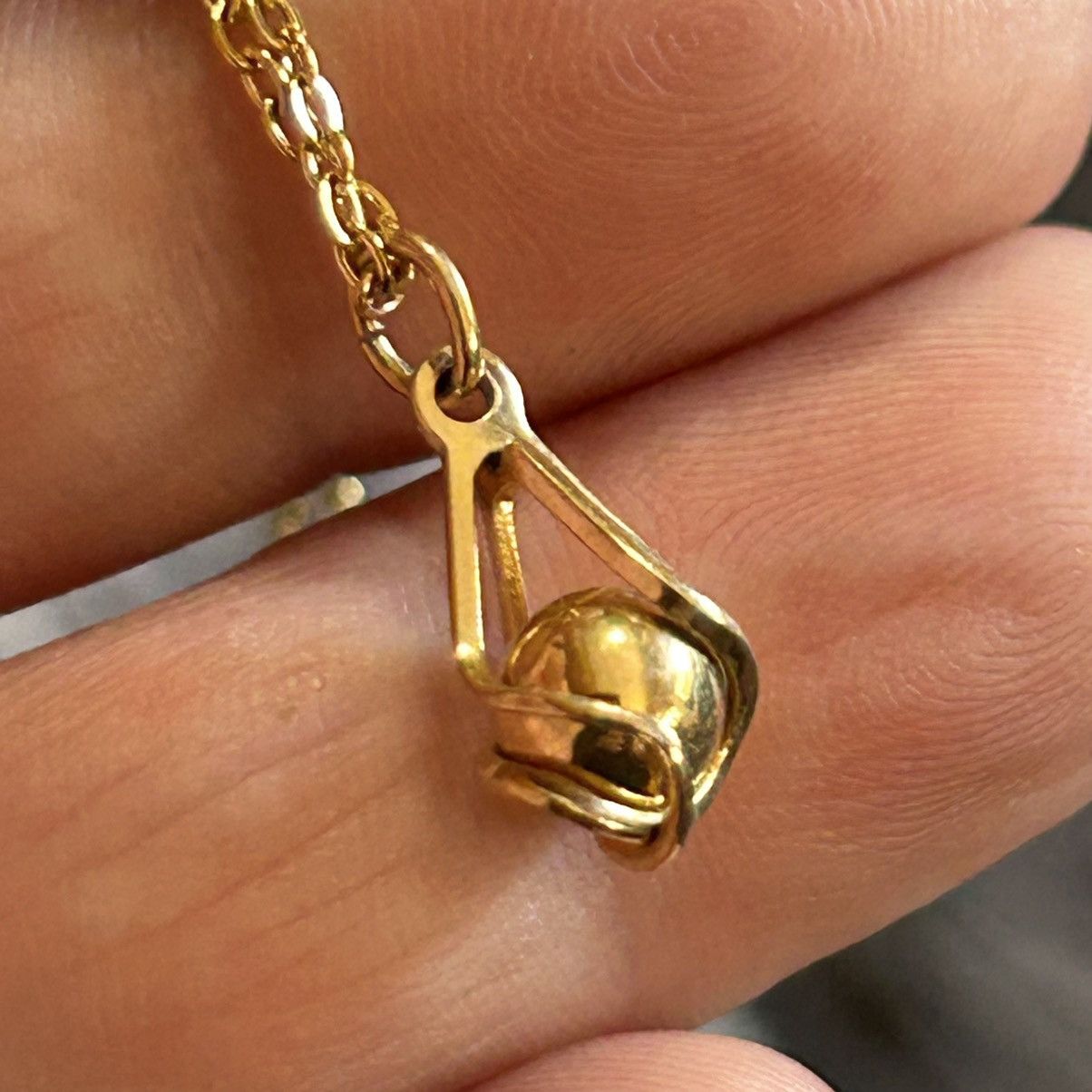 Vintage Vintage gold caged bead pendant on chain necklace Size ONE SIZE - 1 Thumbnail