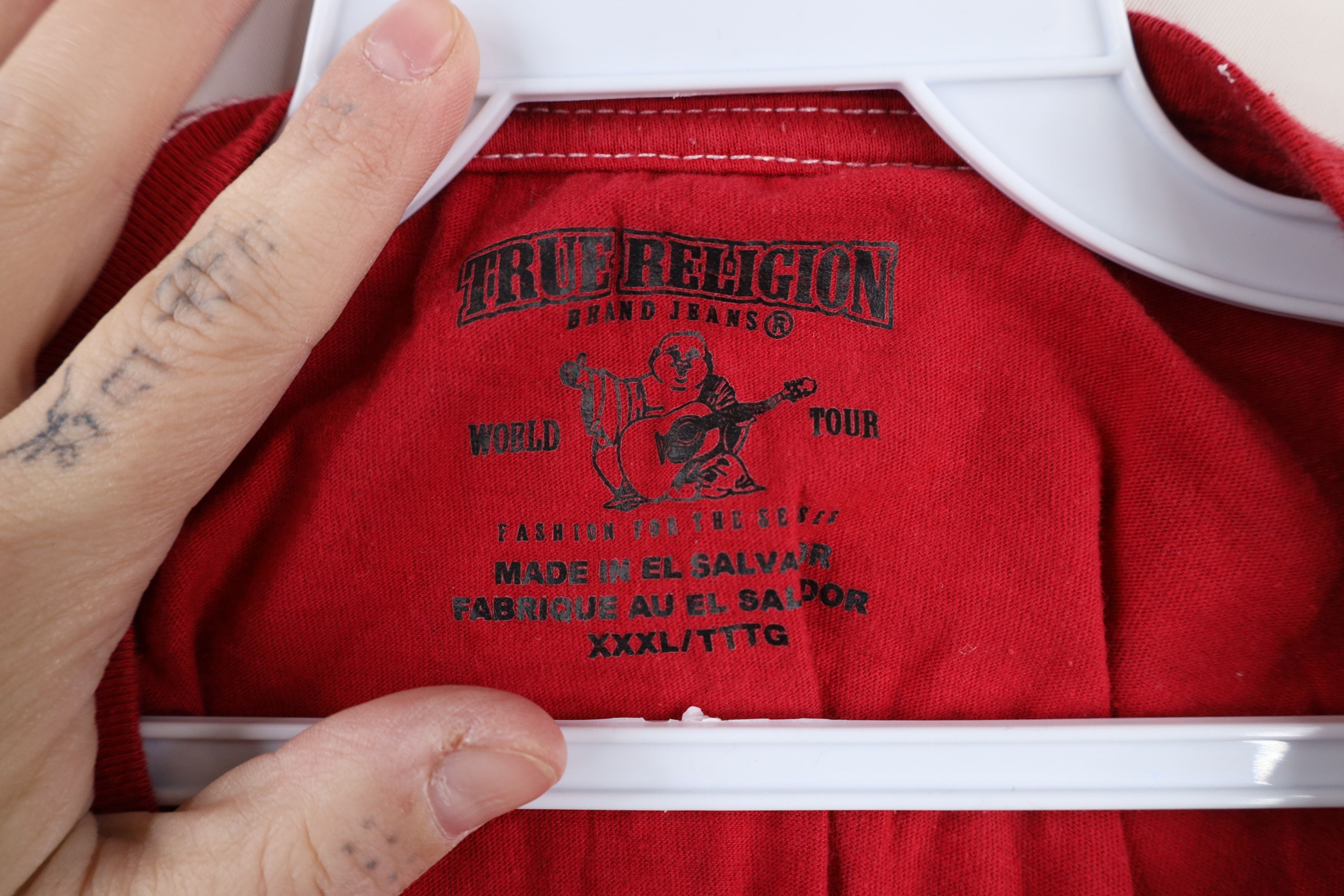 True Religion × Vintage True Religion Spell Out All Over Print V-Neck T-Shirt Red Size US XXL / EU 58 / 5 - 9 Thumbnail