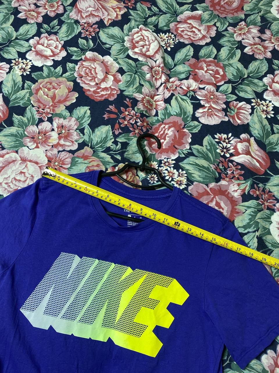 Nike × Vintage Vintage Nike streetwear center logo tee hype tee Size US S / EU 44-46 / 1 - 11 Thumbnail