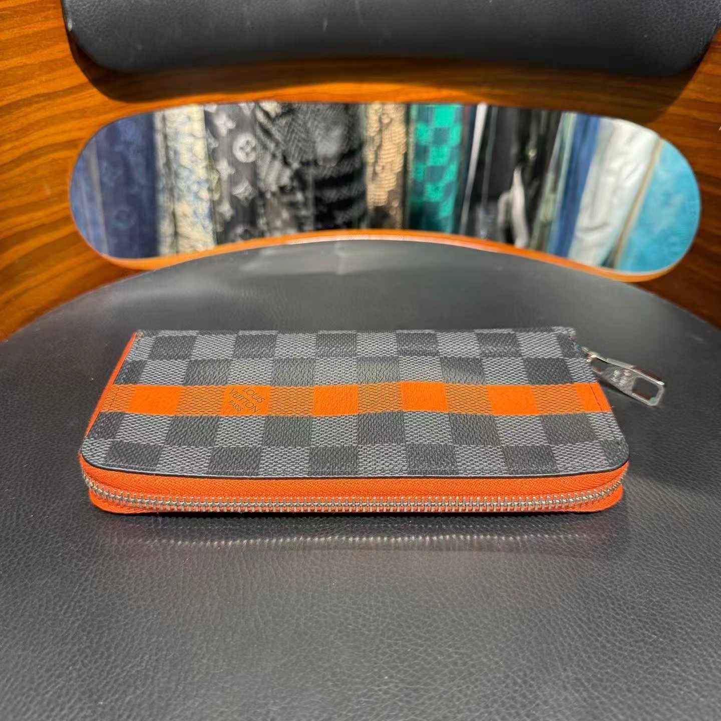 Louis Vuitton Louis Vuitton Checkered Pattern Wallet Size ONE SIZE - 1 Thumbnail