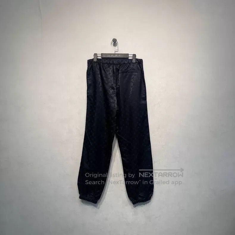 Louis Vuitton Louis Vuitton Full logo printed casual pants Size US 42 / EU 58 - 2 Thumbnail