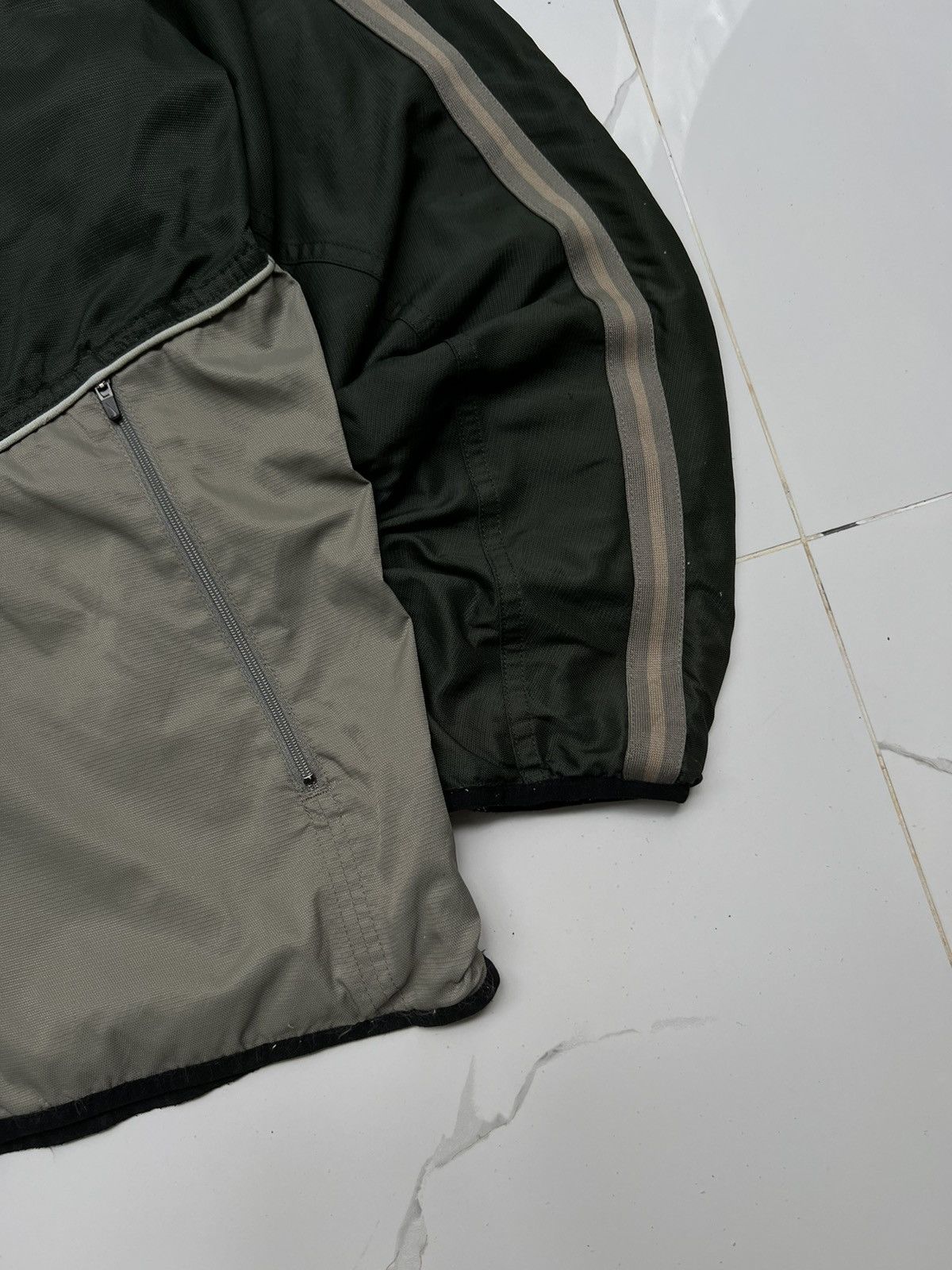 Nike × Vintage 90's NIKE RARE SWOOSH LOGO TRACK JACKET Y2K Size US L / EU 52-54 / 3 - 3 Thumbnail