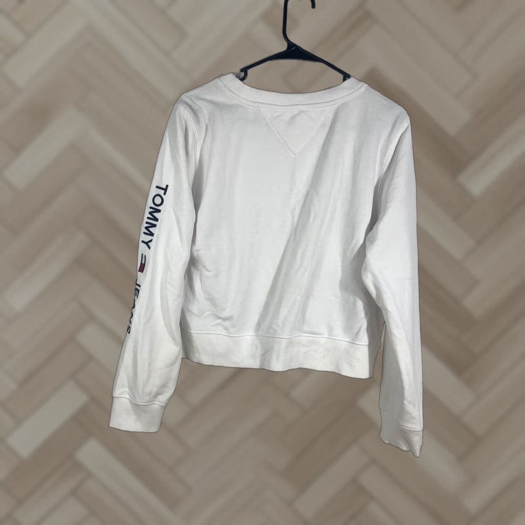 Tommy Hilfiger VINTAGE Tommy Hilfiger White Sweatshirt L Distressed Worn 90s Style Pullover Sweater Cotton Blend Hip Hop Mens Size L / US 10 / IT 46 - 1 Thumbnail