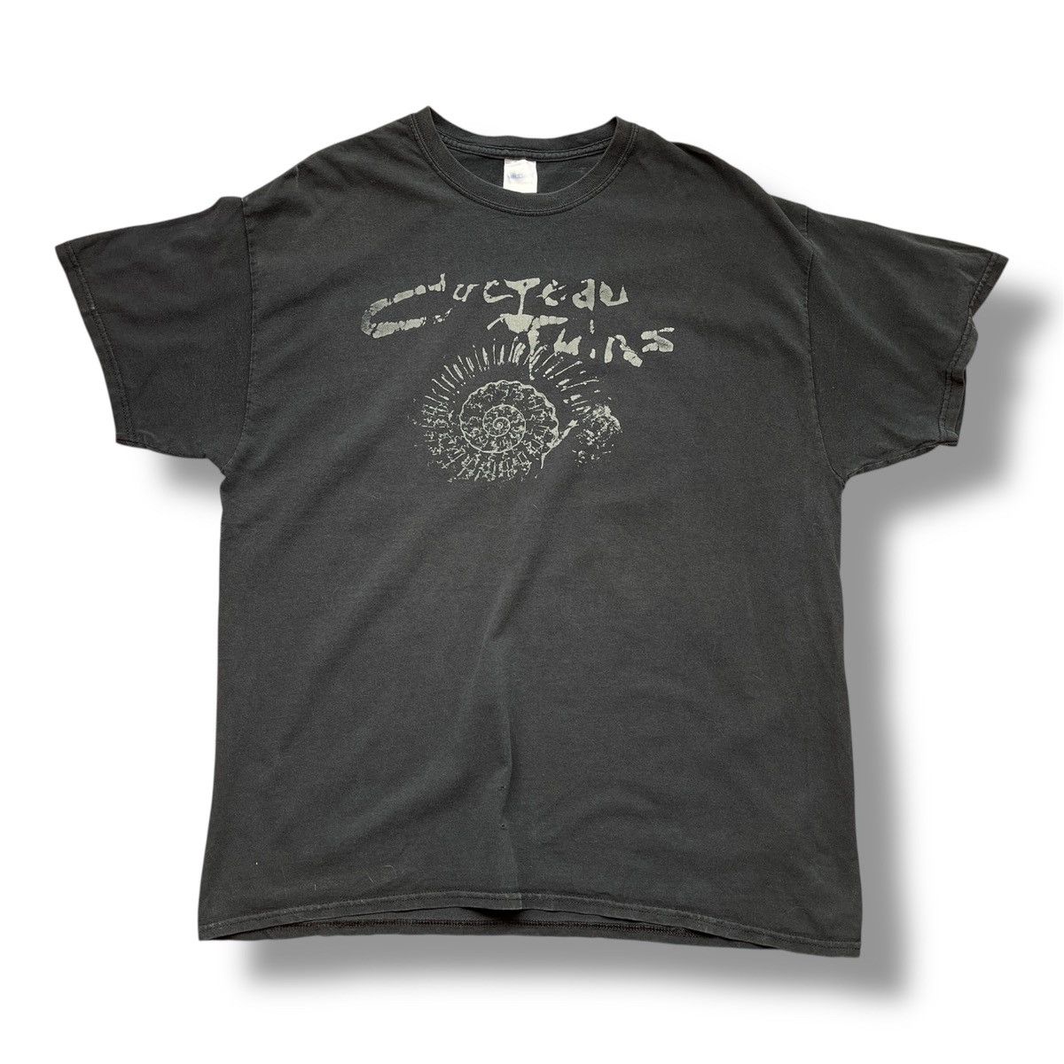 Band Tees VINTAGE Y2K CUCTEAU TWINS SNAIL SCOTTISH TOCK BAND TSHIRT Size US XL / EU 56 / 4 - 3 Thumbnail