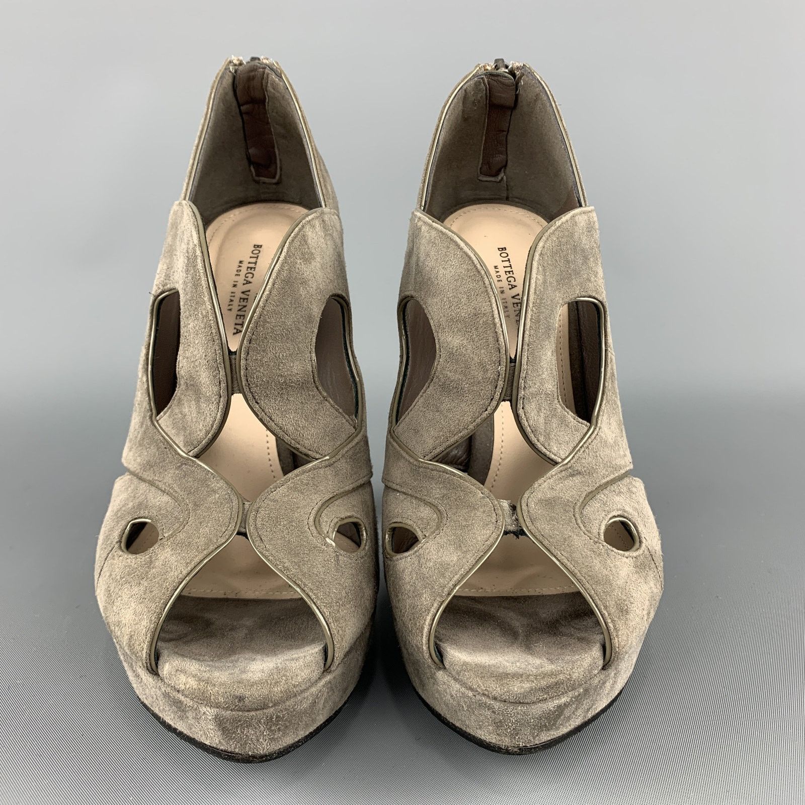 Bottega Veneta Size 7 Grey Suede Patent Leather Piping Peep Toe Sandals Size US 7 / IT 37 - 4 Thumbnail