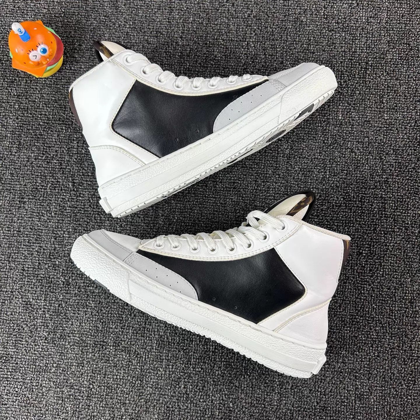 Louis Vuitton Louis Vuitton White Offset Logo Monogram Sneakers Women's 35 Size US 4.5 / IT 34.5 - 3 Thumbnail