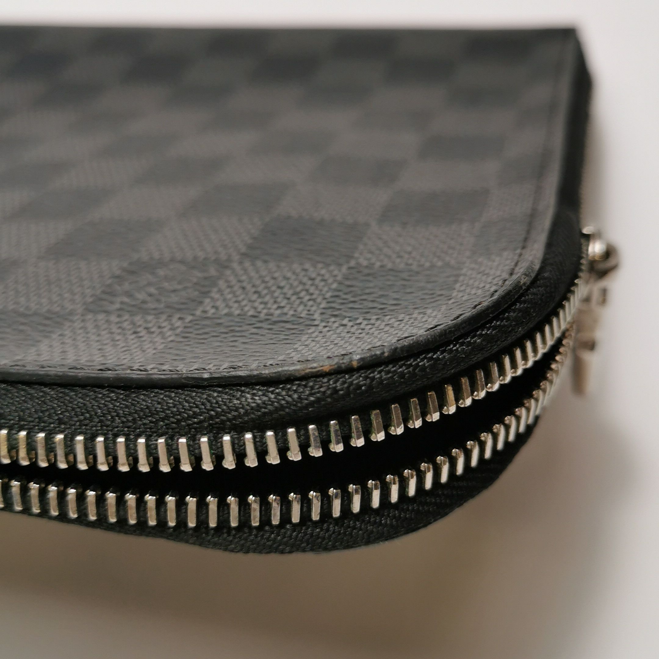 Louis Vuitton Louis Vuitton (LV) Pochette Jour leather checkerboard clutc Size ONE SIZE - 9 Thumbnail