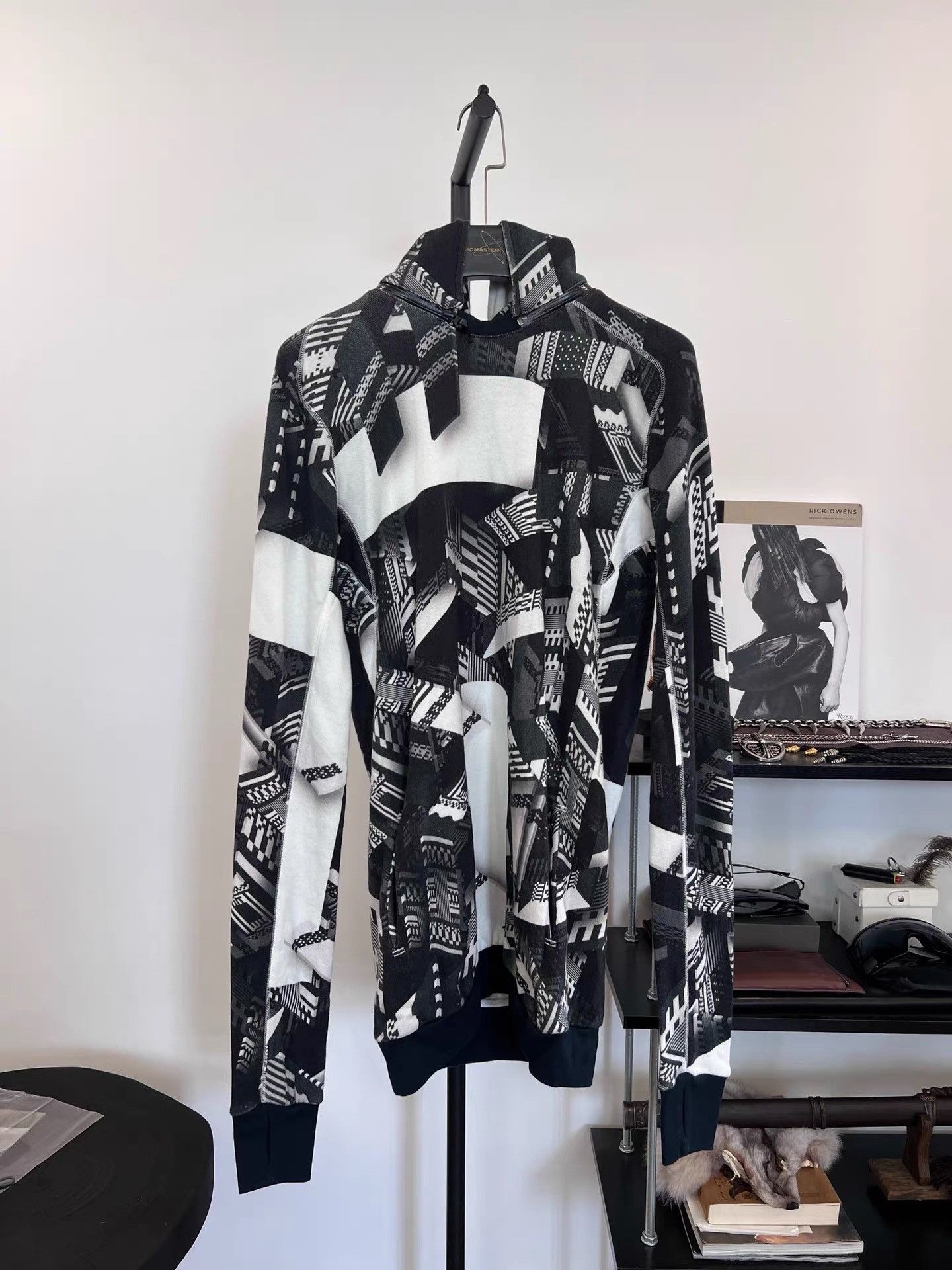 11 By Boris Bidjan Saberi 11by BBS Text Print Asymmetrical Hoodie K35 Size US S / EU 44-46 / 1 - 1 Thumbnail