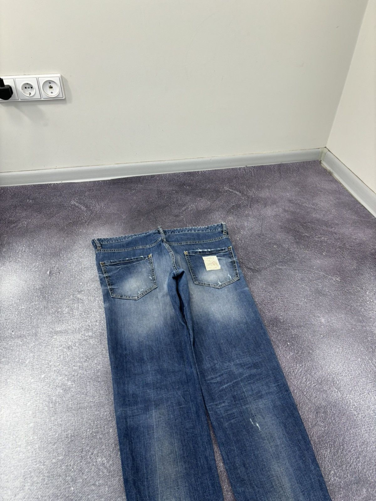 Dsquared2 Dsquared2 Ripped Faded Blue Slim Fit Tapered Denim Jeans Size US 34 / EU 50 - 13 Thumbnail