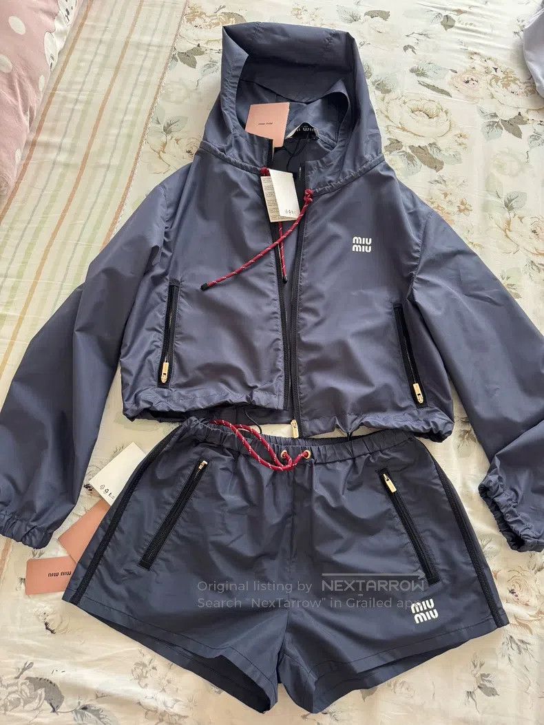 Miu Miu Miu Miu 38 short pants Size 23" - 1 Thumbnail