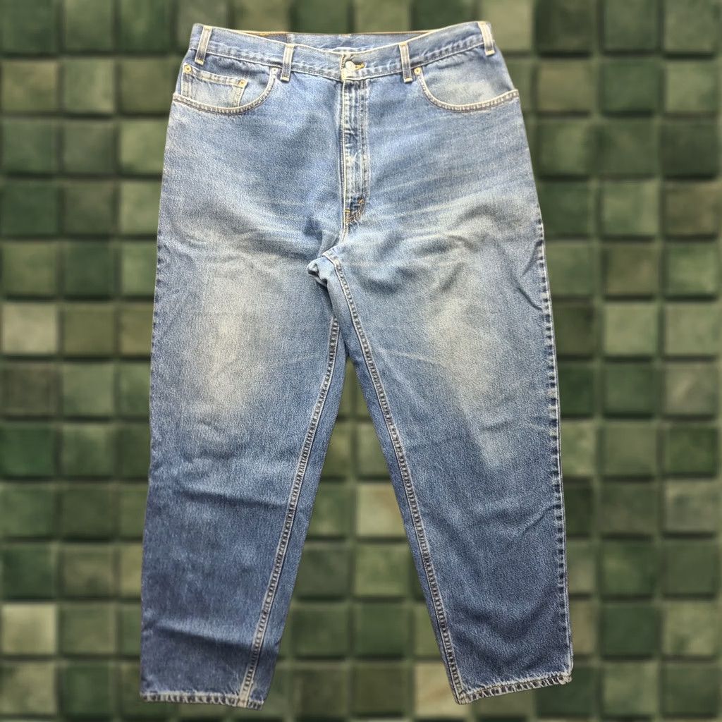 Levi's VINTAGE Levi's 560 Jeans Mens 38x30 Light Wash Distressed Tapered 5-Pocket Denim Blue 90s Grunge USA Levi's 500 Series Boys Mens? Size US 38 / EU 54 - 1 Thumbnail