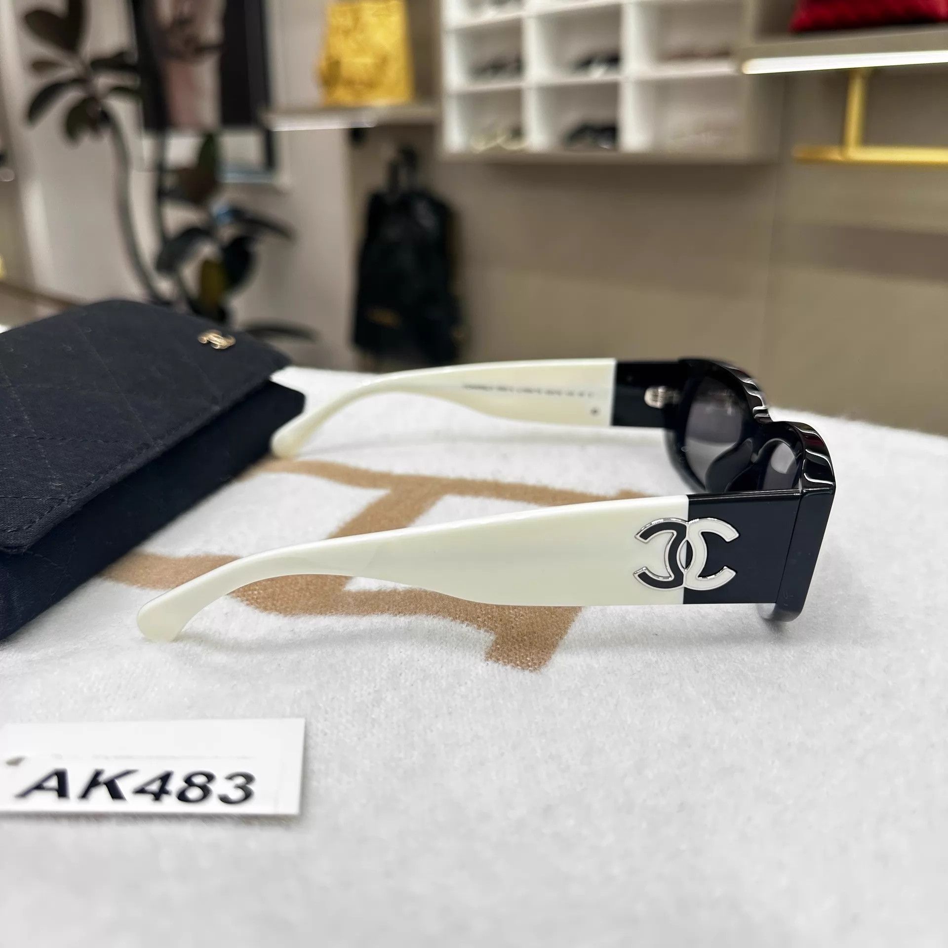 Chanel Chanel Panda Sunglasses Yibo New w/ Case Dust Bag AK483 Size ONE SIZE - 4 Thumbnail