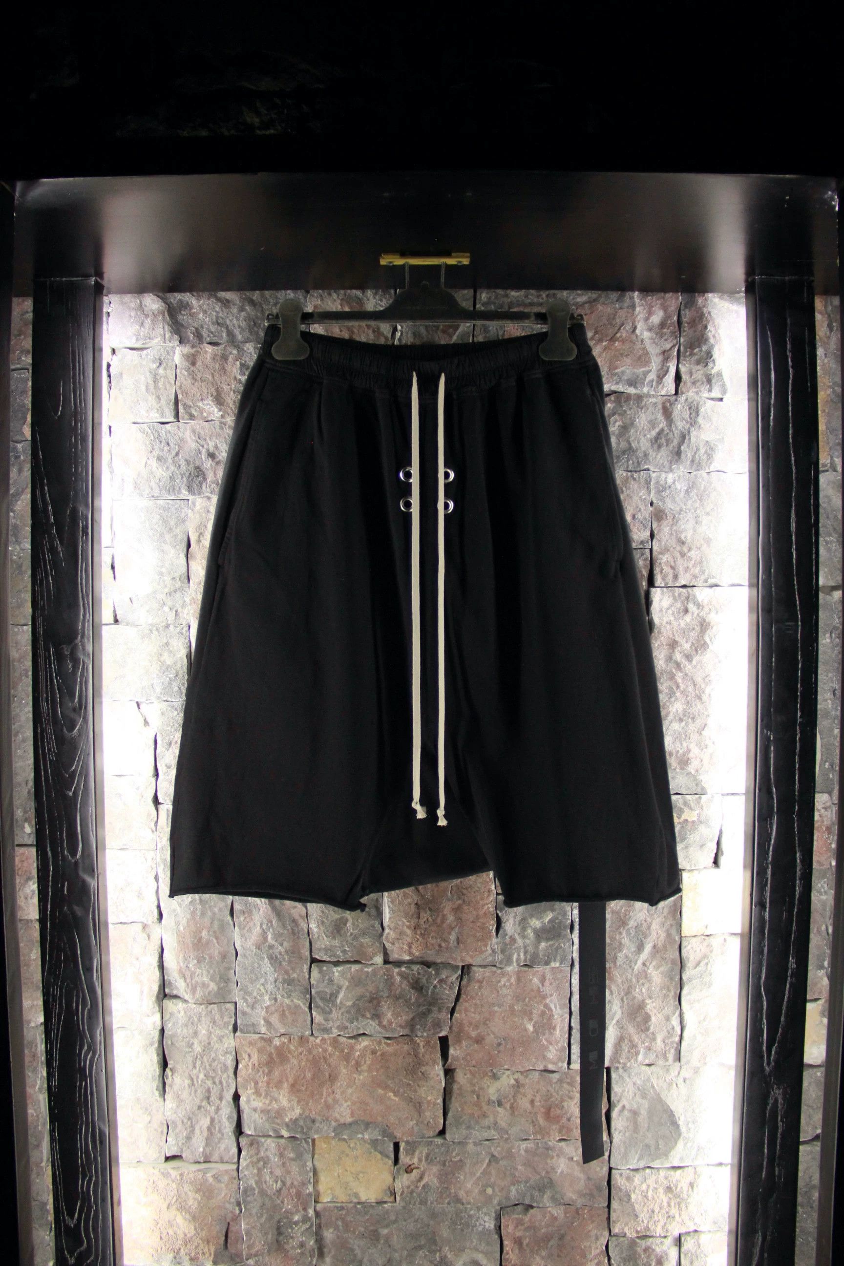Rick Owens Rick Owens Black Shorts Men 30 Size US 30 / EU 46 - 1 Thumbnail