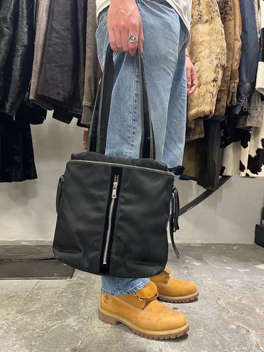 Yves Saint Laurent 2000s Yves Saint Laurent Zip Black Handle Bag Size ONE SIZE - 2 Thumbnail