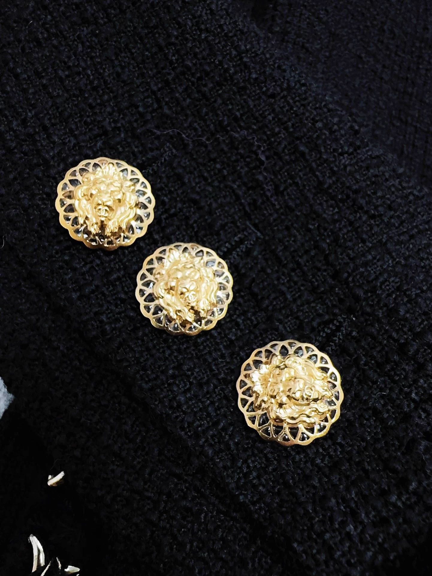Chanel Chanel 17a Black Vneck Woven Gold Clasp Coin Button Jacket Size XS / US 0-2 / IT 36-38 - 7 Thumbnail