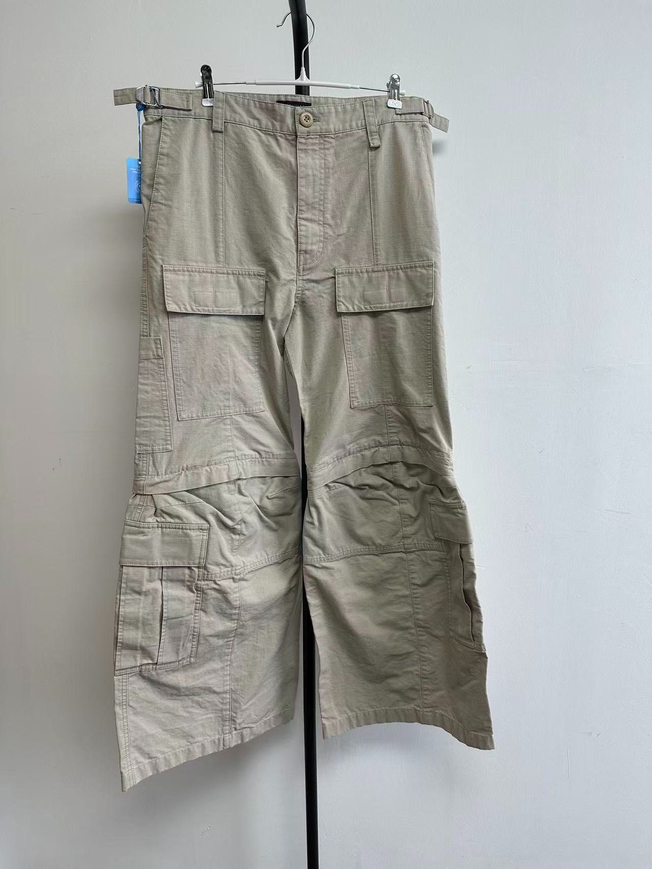 Balenciaga Balenciaga Casual Oversized White Casual Pants 30 Men Size US 30 / EU 46 - 1 Thumbnail