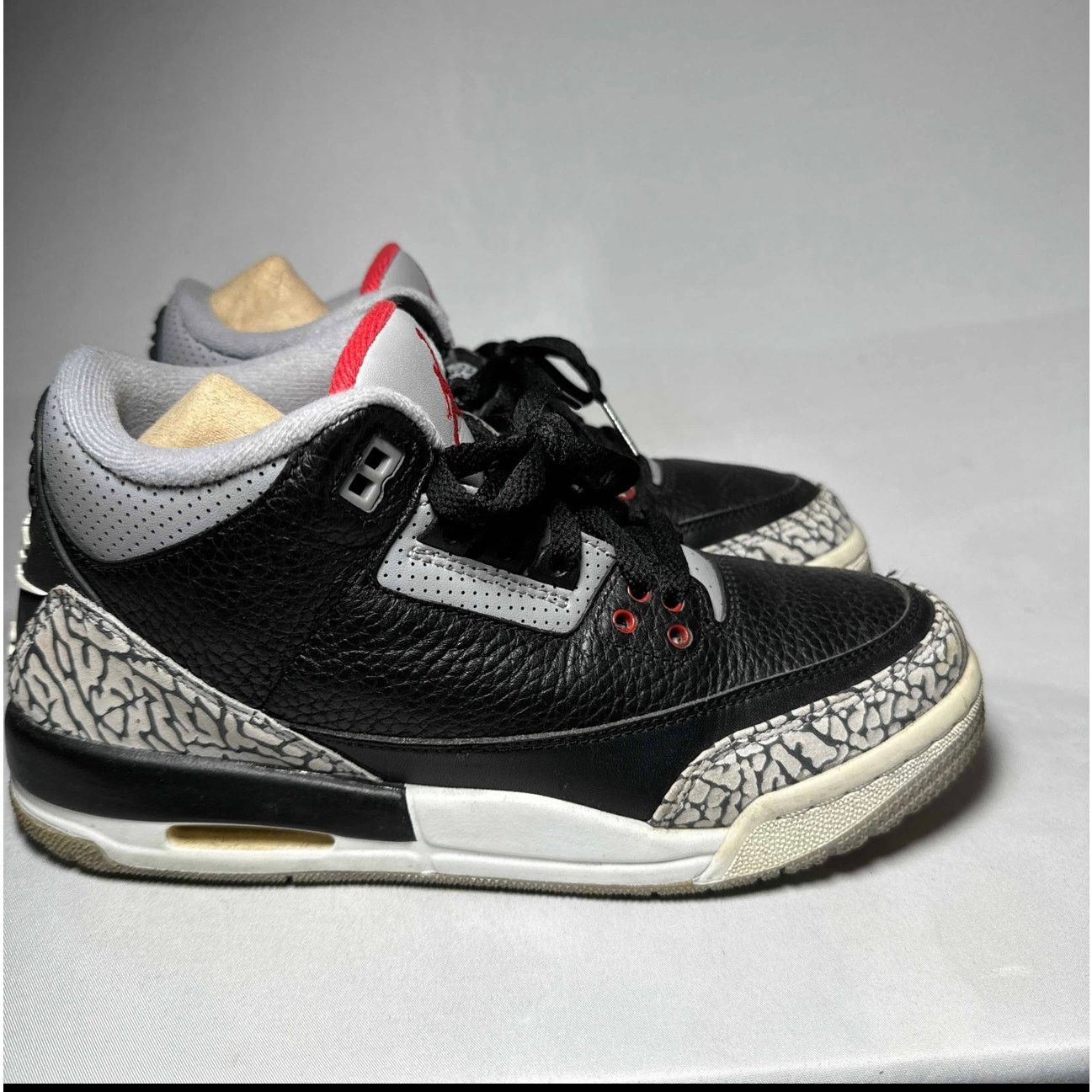 Jordan Brand × Nike Size 6 - Nike Air Jordan 3 Retro OG BG Black Cement 2018 Size US 6 / EU 39 - 1 Thumbnail
