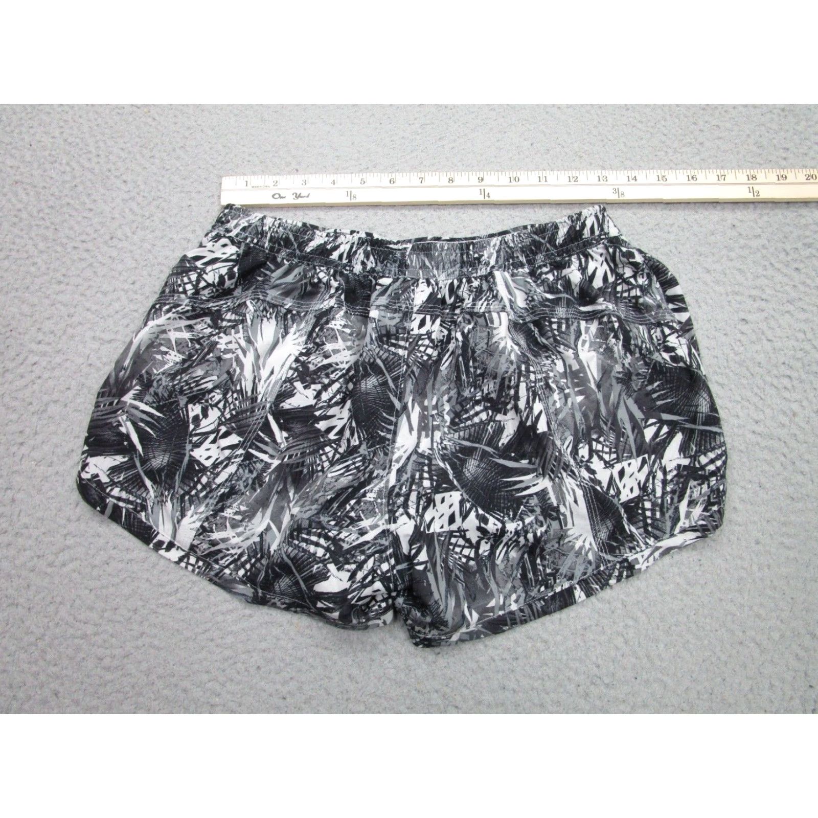 Athleta Athleta Shorts Womens XS Black Floral All Over Print Running Unlined Size 26" / US 2 / IT 38 - 7 Thumbnail