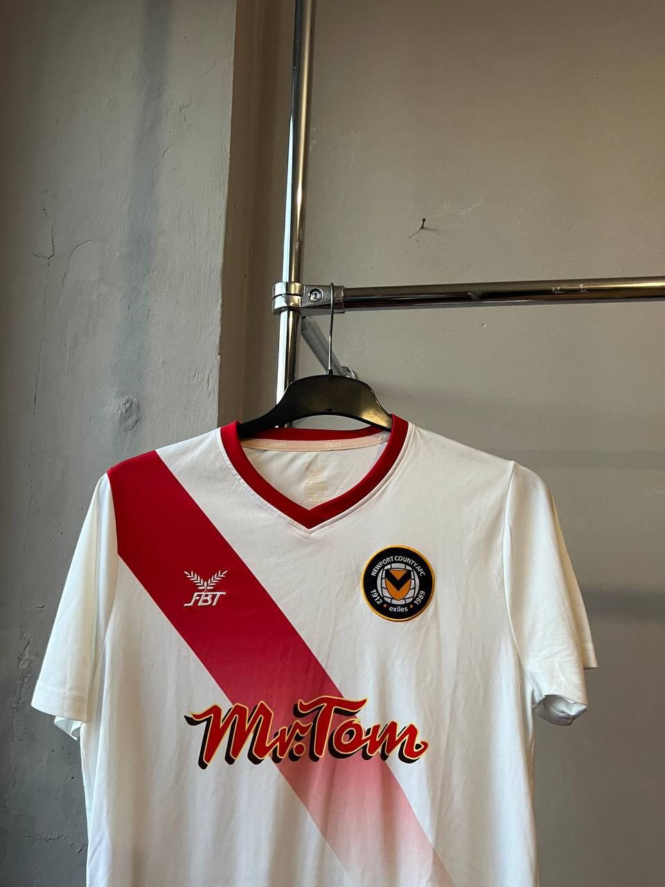 Sports Specialties 2017/18 NEWPORT COUNTY AWAY SOCCER JERSEY FOOTBALL SHIRT FBT Size US S / EU 44-46 / 1 - 3 Thumbnail