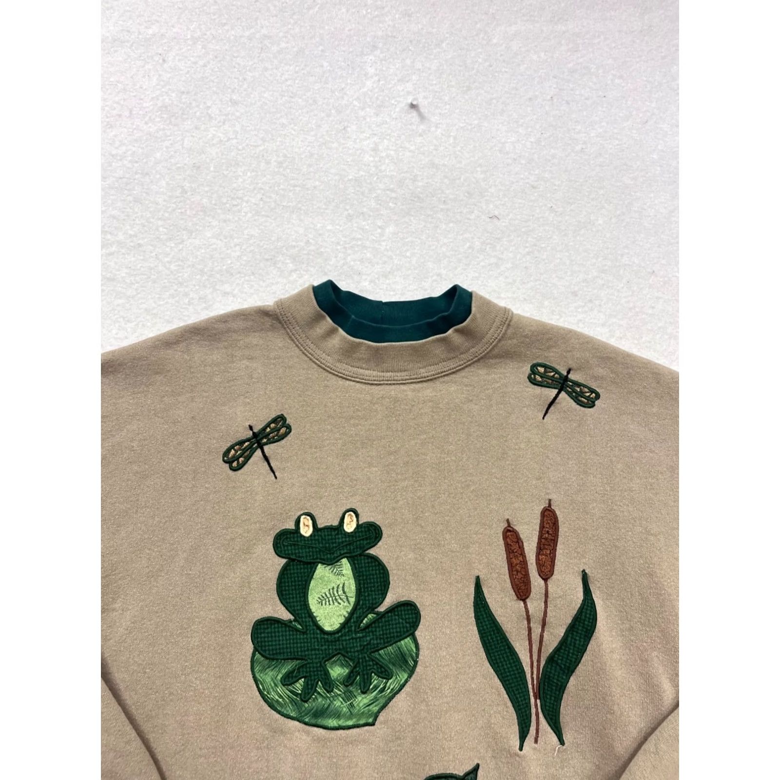 Vintage VINTAGE Sweatshirt Frog & Dragonfly Embroidered Beige Small Unisex Adults Crewneck Pullover Like New Size US S / EU 44-46 / 1 - 3 Thumbnail