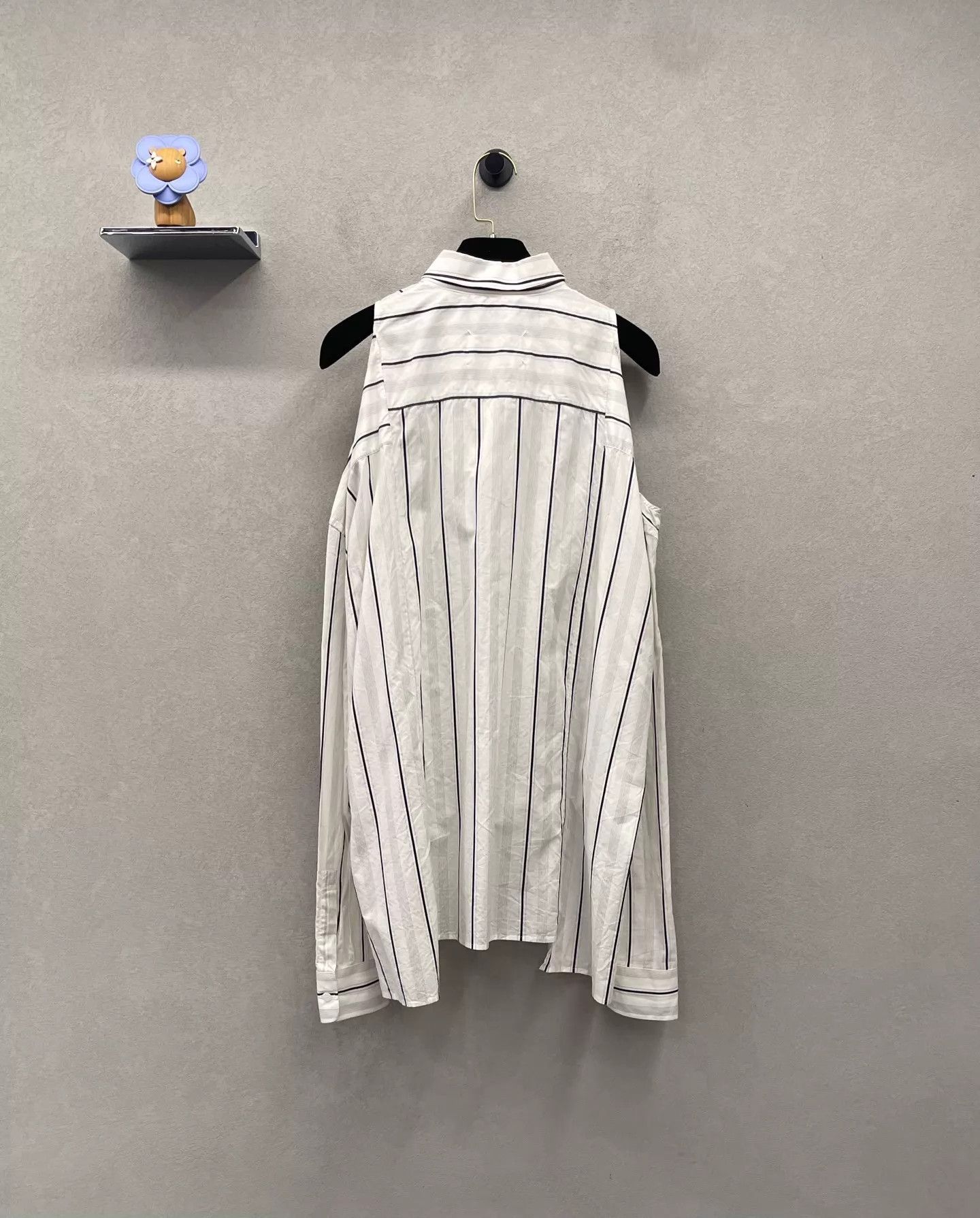 Maison Margiela MM Off-Shoulder Classic Stripe Shirt (Elegant & Stylish) Size XS / US 0-2 / IT 36-38 - 2 Thumbnail